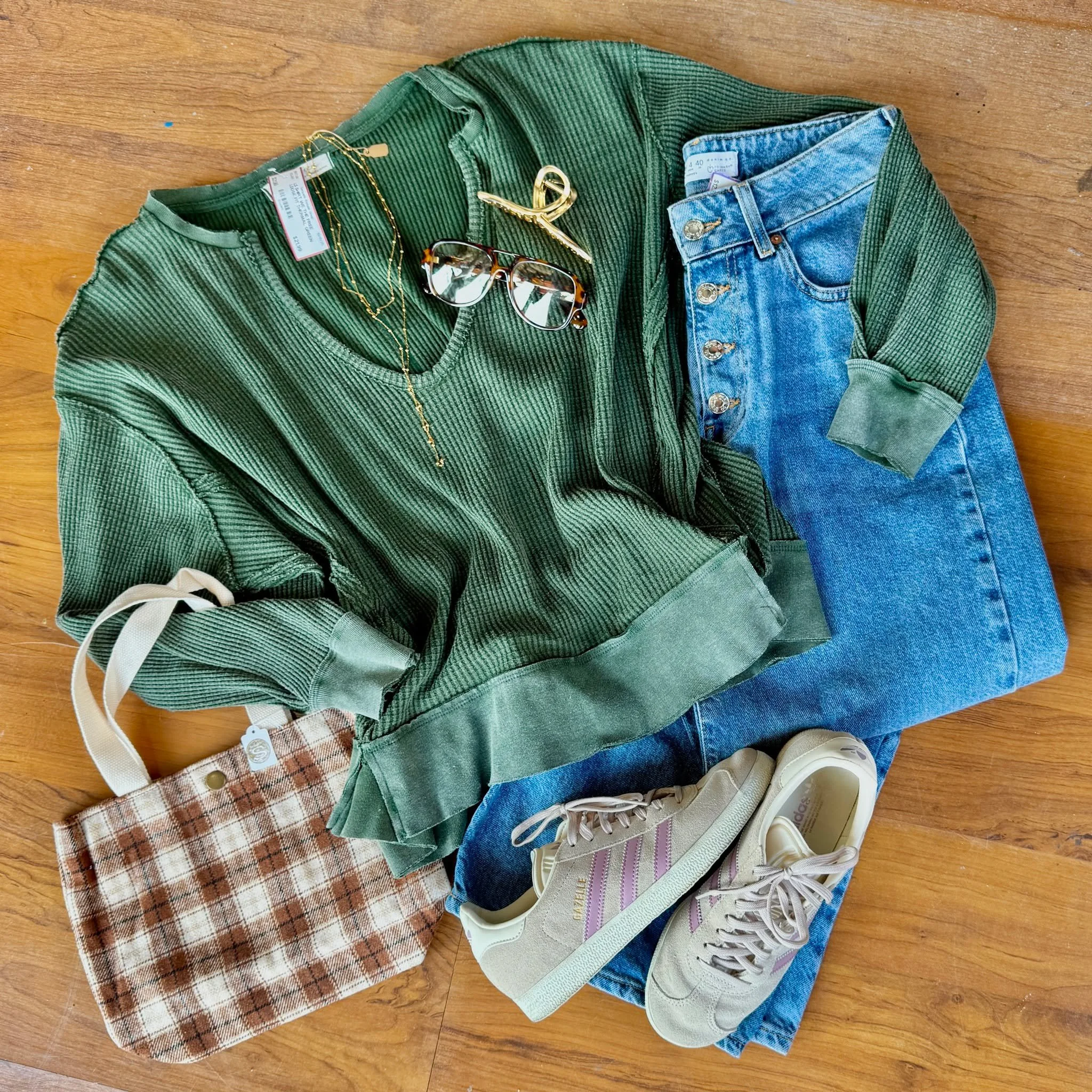 The perfect outfit for this cozy fall weather 🍂
Bundle up in this waffle knit We The Free top and wide-leg denim &mdash; then finish the look with our Sequels Exclusive accessories for that effortlessly put-together feel.

👟 Adidas Gazelle suede sn