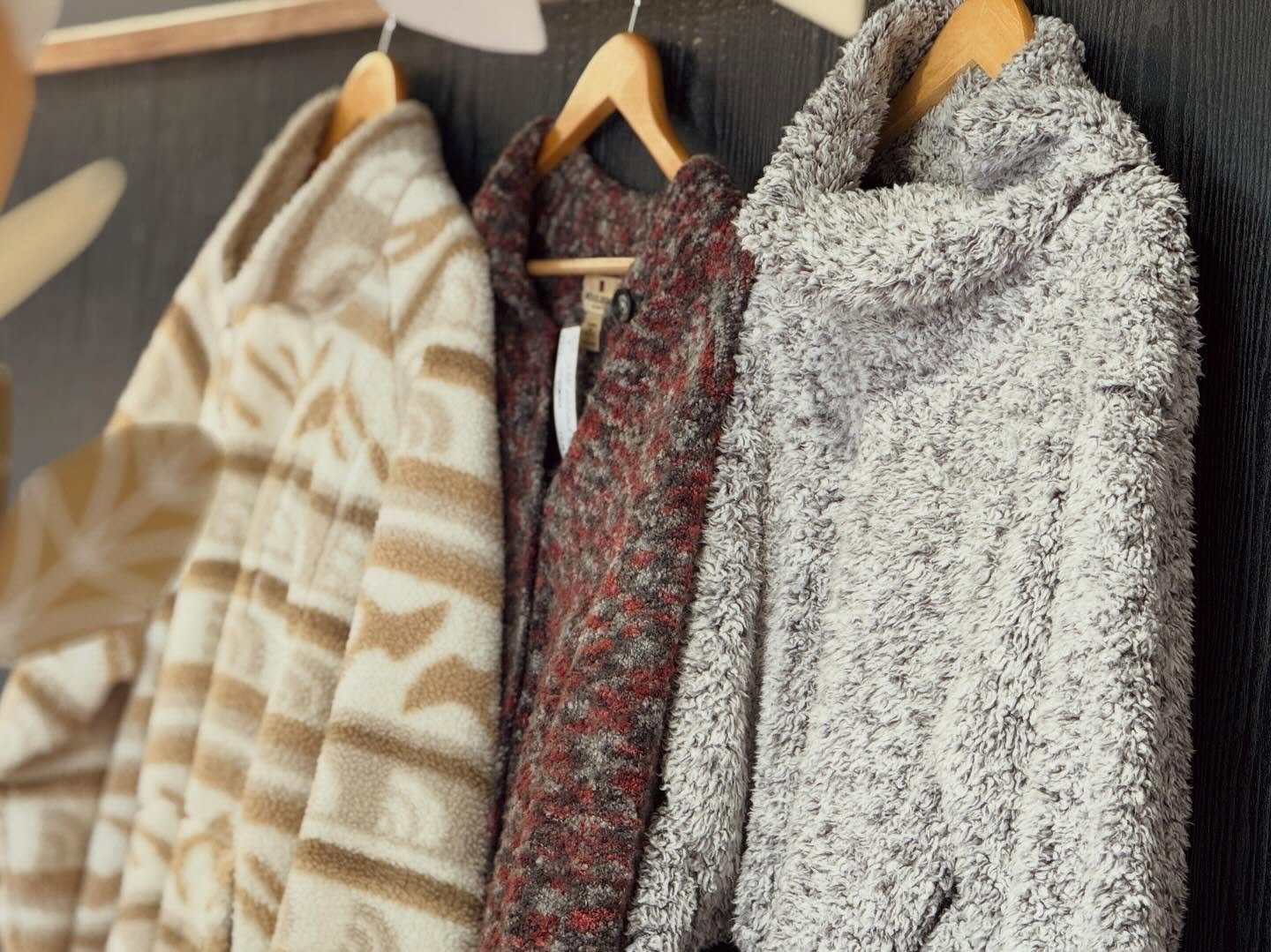 Cozy season just called and she wants these 🤍🔥 Our &ldquo;As Seen on Instagram&rdquo; rack is stacked with the softest, snuggliest pieces to curl up in this weekend.

&bull; The North Face Sherpa Zip-Up &mdash; white + tan, printed, size XXL, $44.4