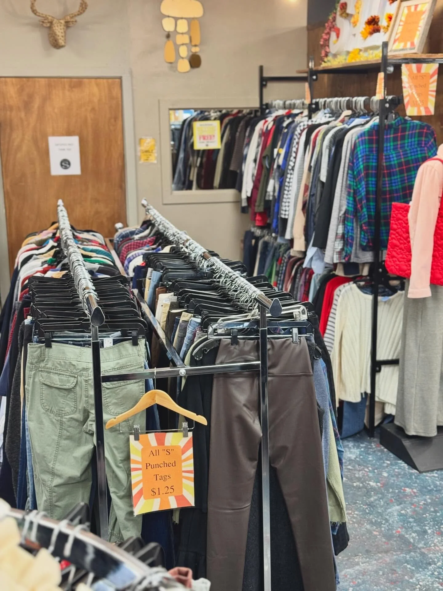 ✨ TUESDAY DEAL ✨
Buy ONE, get ONE FREE in our $1.25 section!! 🛒💥

Yes&hellip; that means two cute finds for $1.25 🙌👖👚💃

See you today at Sequels 10AM - 6PM! 💕