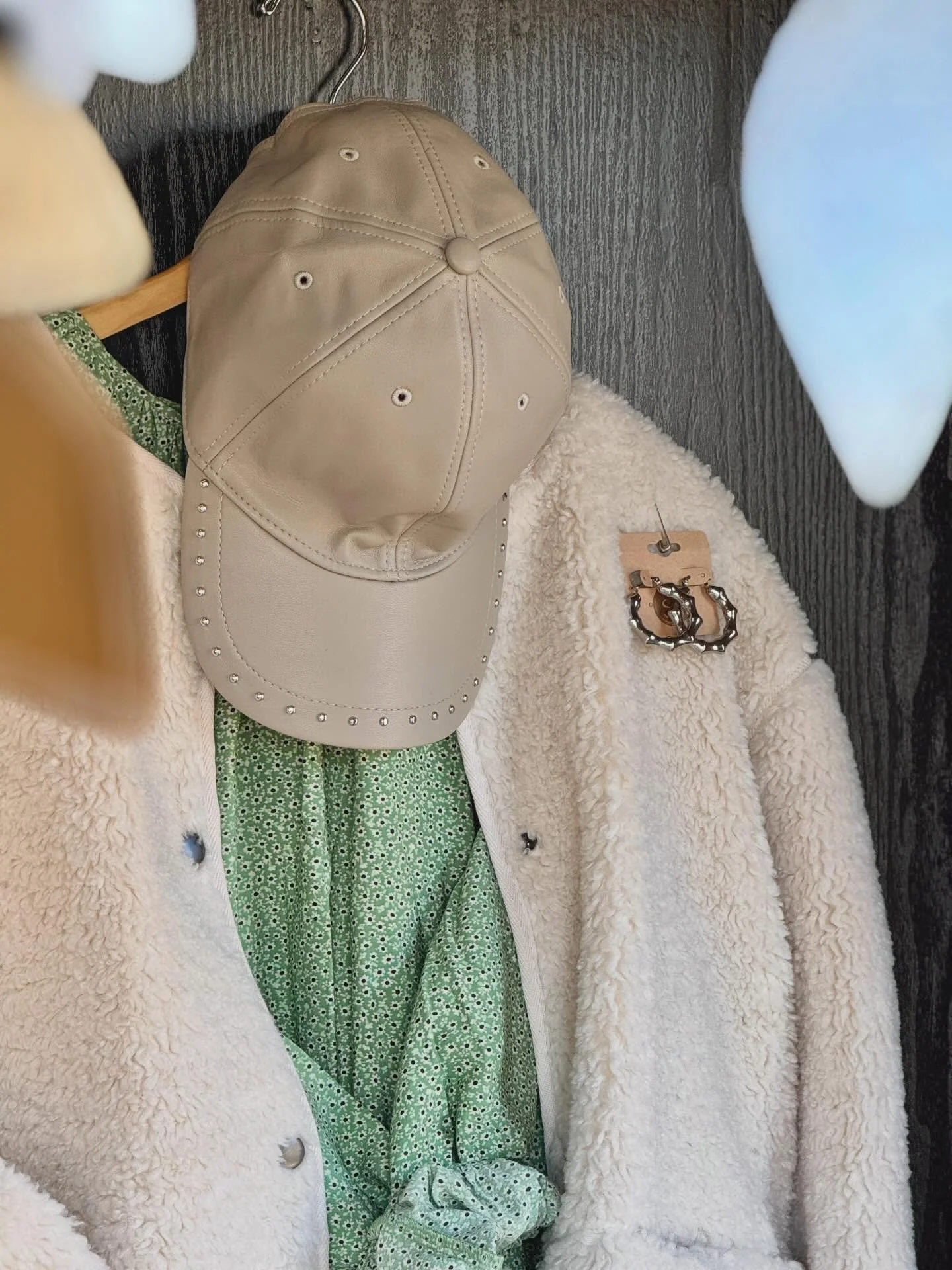 In the 60s in February?! ☀️🌿 It felt like spring time on a February morning 🎶💛 and we&rsquo;re soaking it up!

Fresh + comfy + a little edge ✨

🌸 Outfit Details:
👟 Mia white sneakers (7.5) &ndash; $16.99
👜 Magnolia NEW tan convertible leather p