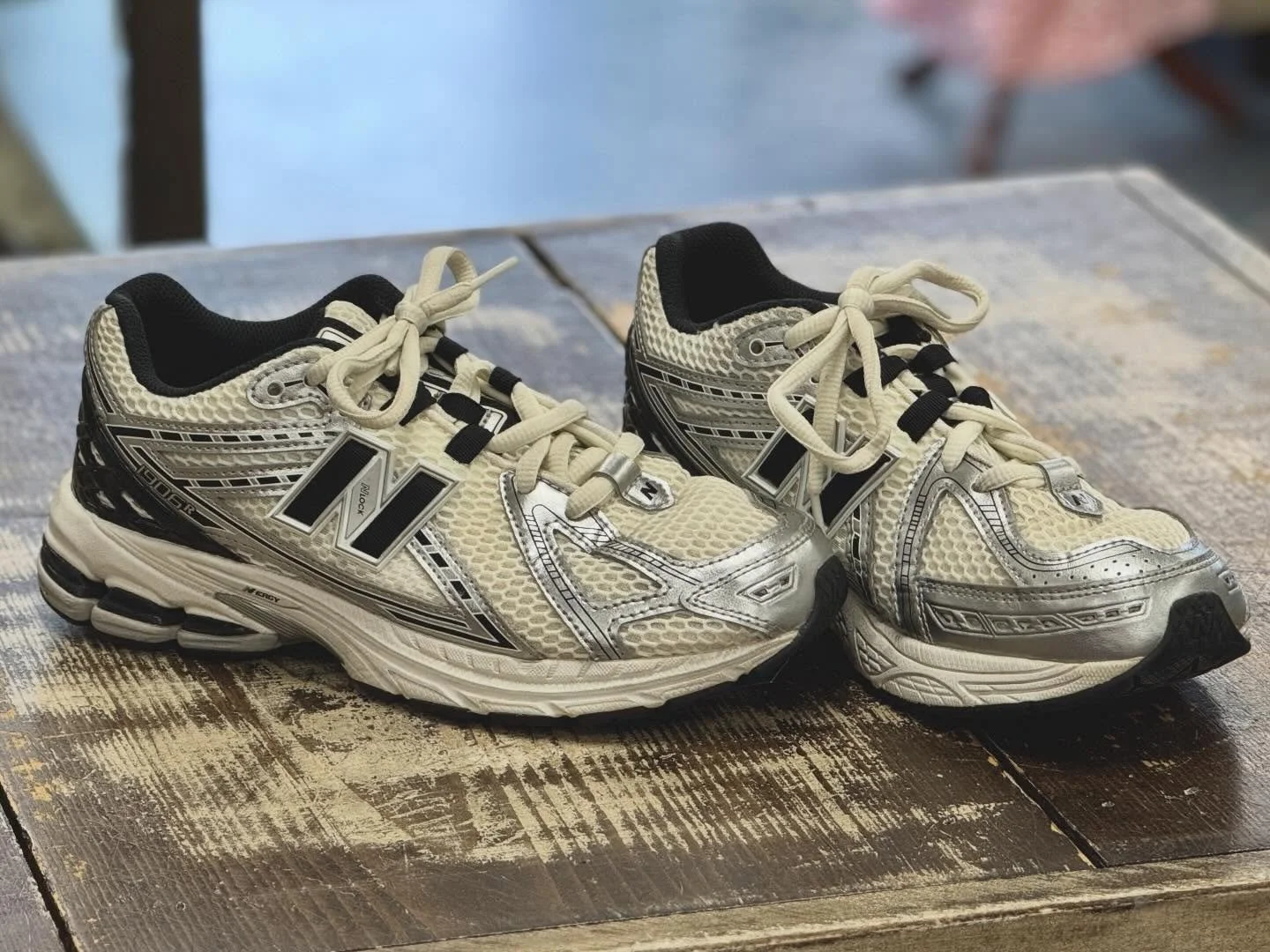 👟 SNEAKER LINEUP 👟
We&rsquo;ve got some seriously good kicks hanging out at Sequels right now 👀

From everyday neutrals to fun pops of color, these are easy grab-and-go pairs at even better prices 💫

✨ New Balance 1906 R white/gray &ndash; size 7