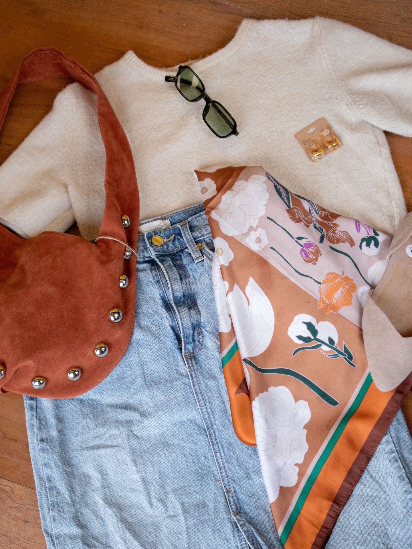 Neutral layers, effortless style 🤍

A cozy knit, classic denim, and the perfect mix of warm tones&mdash;finished with a statement bag. The kind of outfit that does it all! ✨

Stop in and style your next favorite look ♡
We&rsquo;re open from 10-6 tod