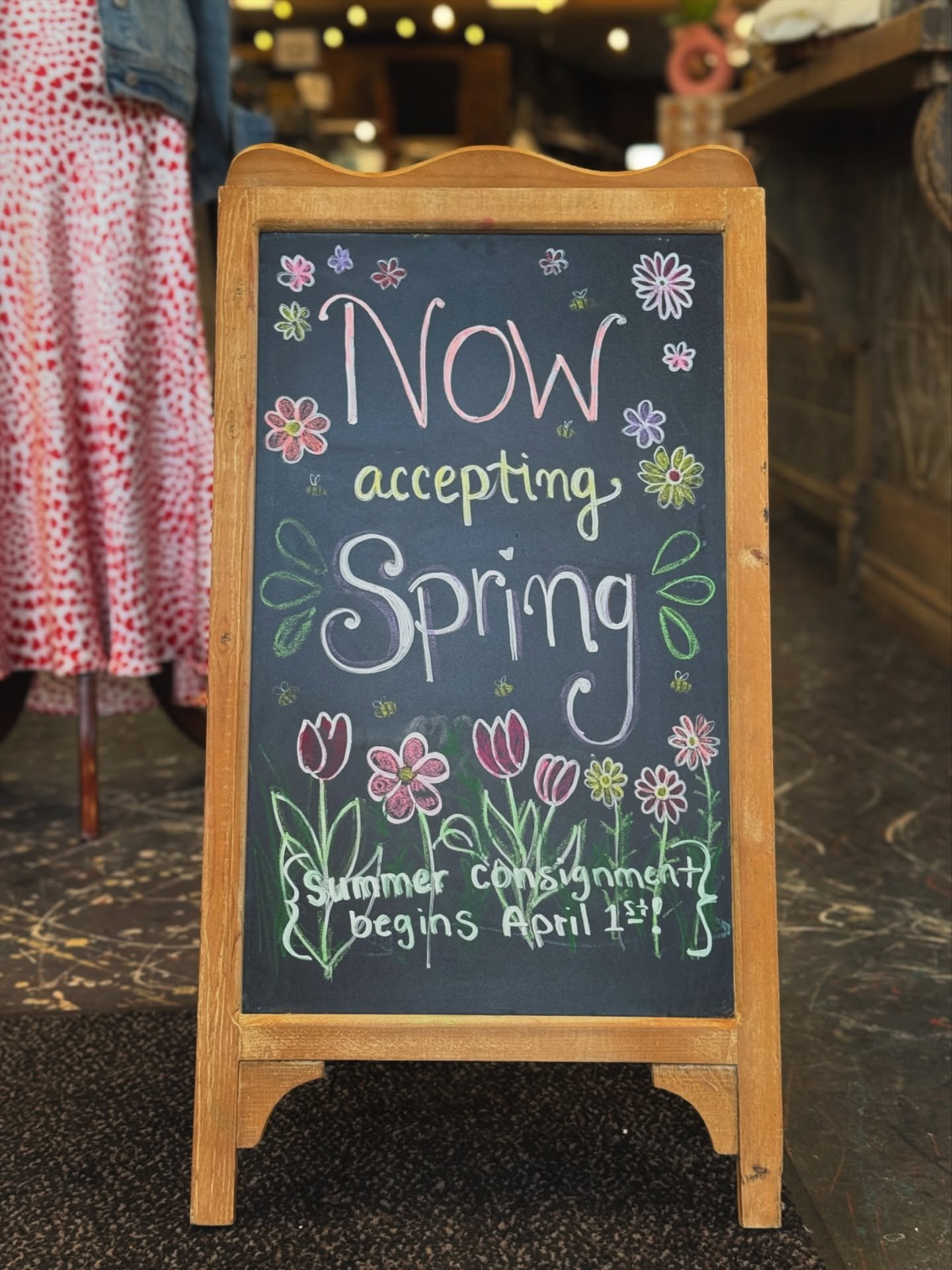 Happy first day of spring!🌸🌷

Make sure to stop in with your spring consignment or come and shop our newest inventory!