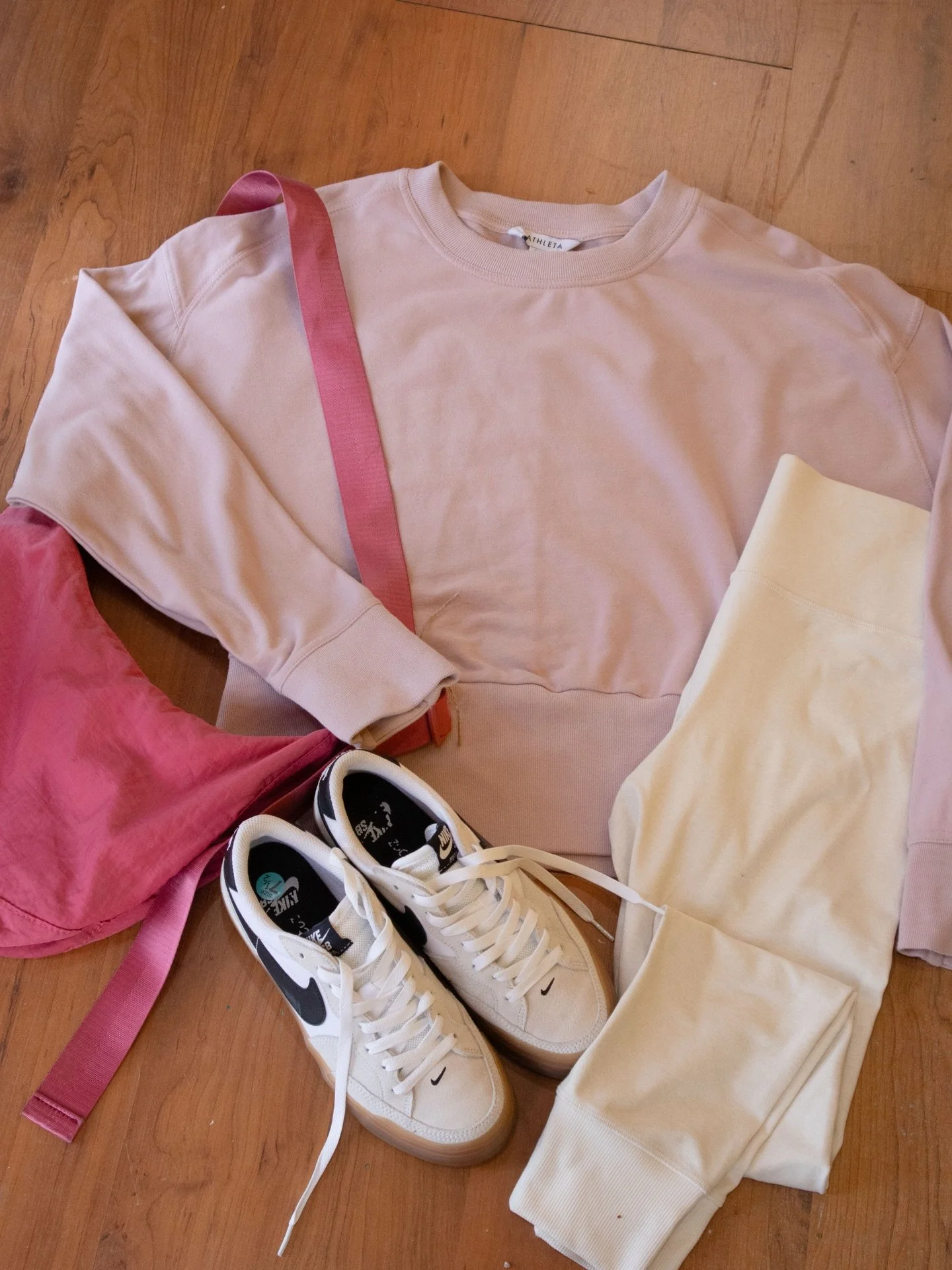 Comfy but still put together >>
The kind of outfit you&rsquo;ll reach for on repeat! 🙌
Crewneck and leggings are both Athleta!

Outfit Details👟
&bull;Crewneck (large)- $14.99
&bull;Leggings (medium)-$24.99
&bull;Bag- $9.99
&bull;Shoes (size 7
