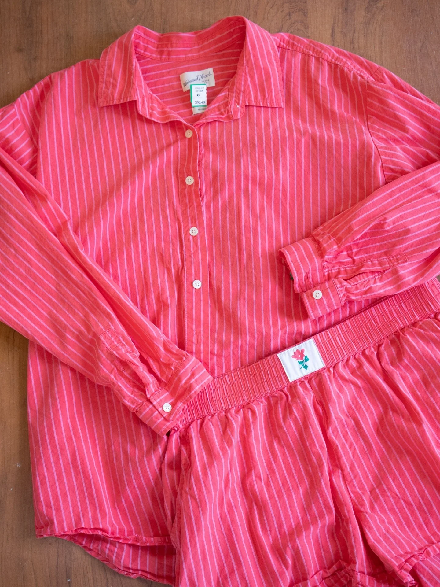 This striped two-piece set is your go-to for easy spring days and warm summer nights&mdash;lightweight, effortless, and just the right pop of color 💕

Wear it together or mix it up! 
Size medium- $16.49