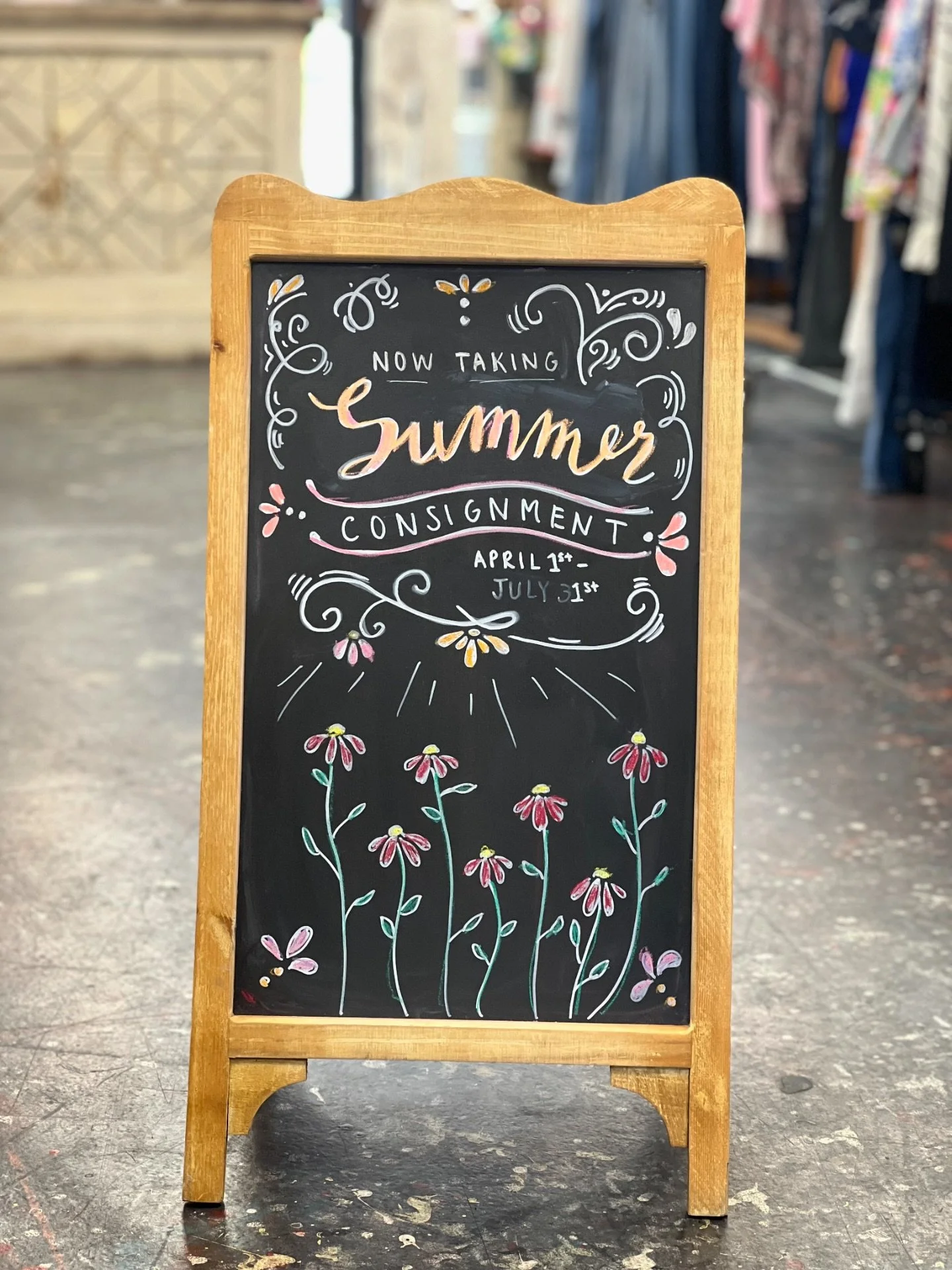 Don&rsquo;t forget to bring in your SUMMER items!👚

We are always a season ahead! We&rsquo;re taking everything from dresses to tank tops, short sleeves, shorts, skirts, and sandals!✨