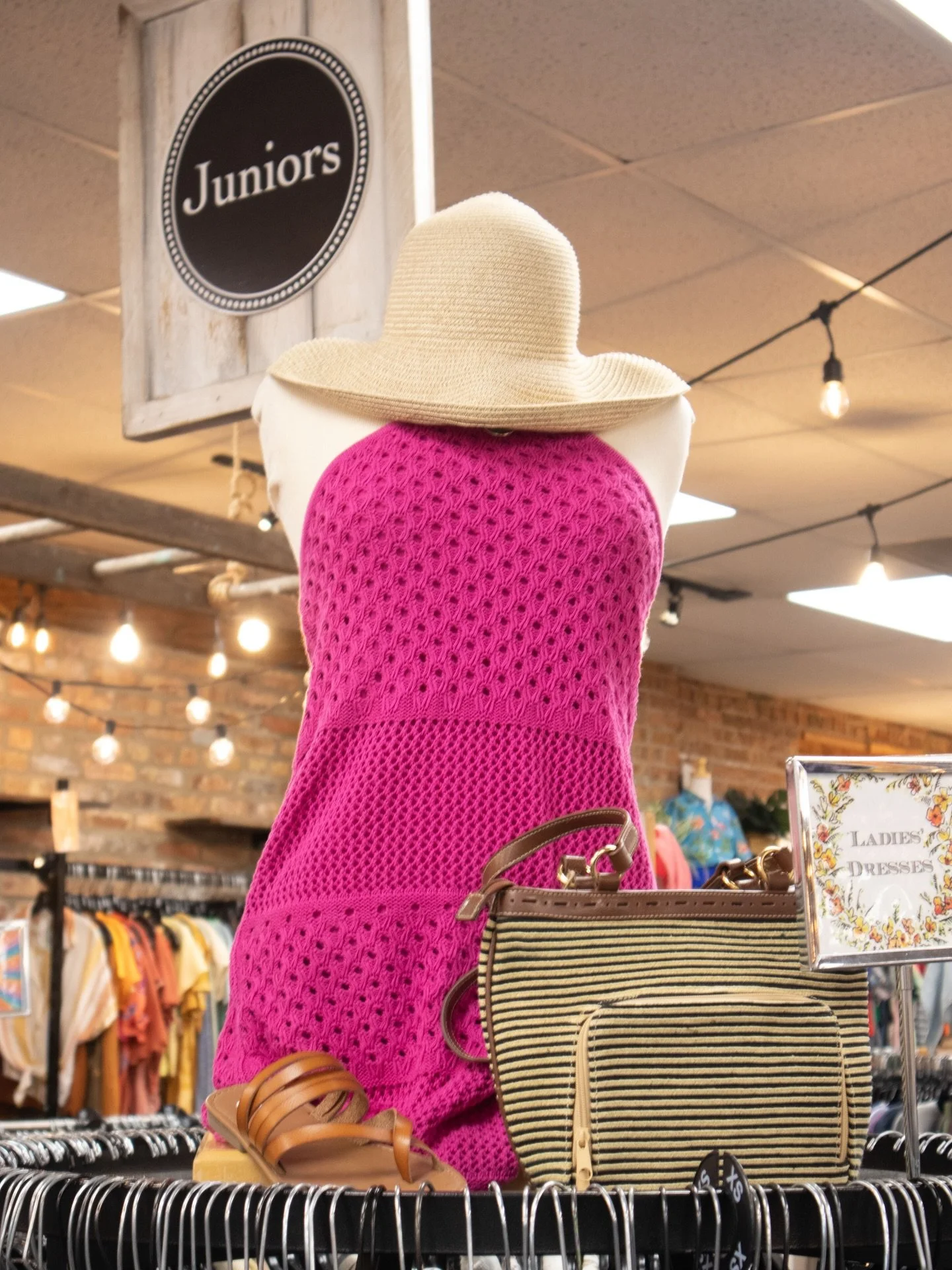 NEW mannequins are here!🌟👙

Our mannequins are styled for the spring and summer with easy layers perfect for the in between season!🙌