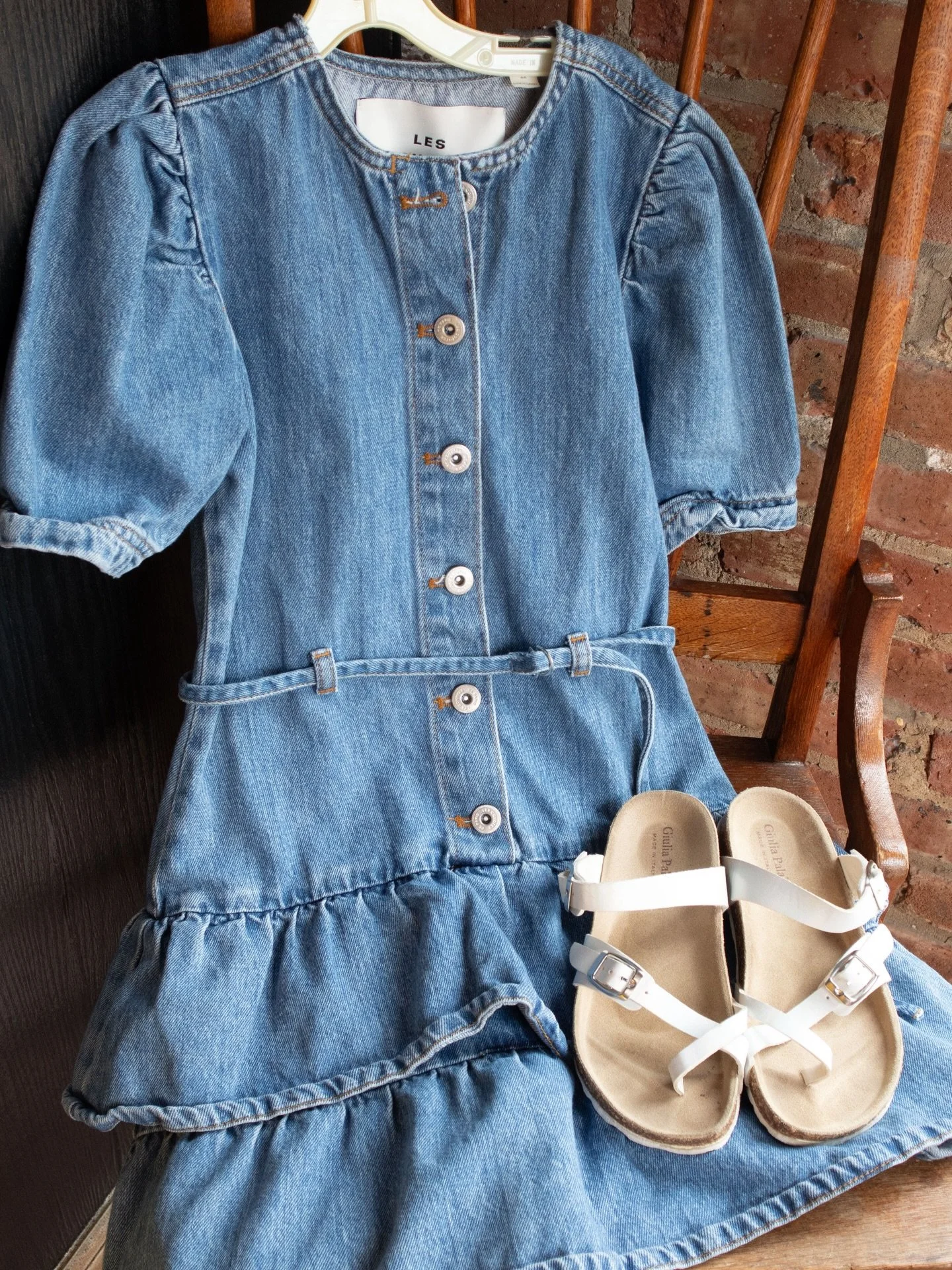 An easy denim dress with a flattering fit!🙌

Our kids section has some good finds! Paired with simple sandals, this is an outfits that works for everything no matter what the plans may be!☀️

Outfit Details
&bull;Dress (girls size 12)- $40
&bull;Gir
