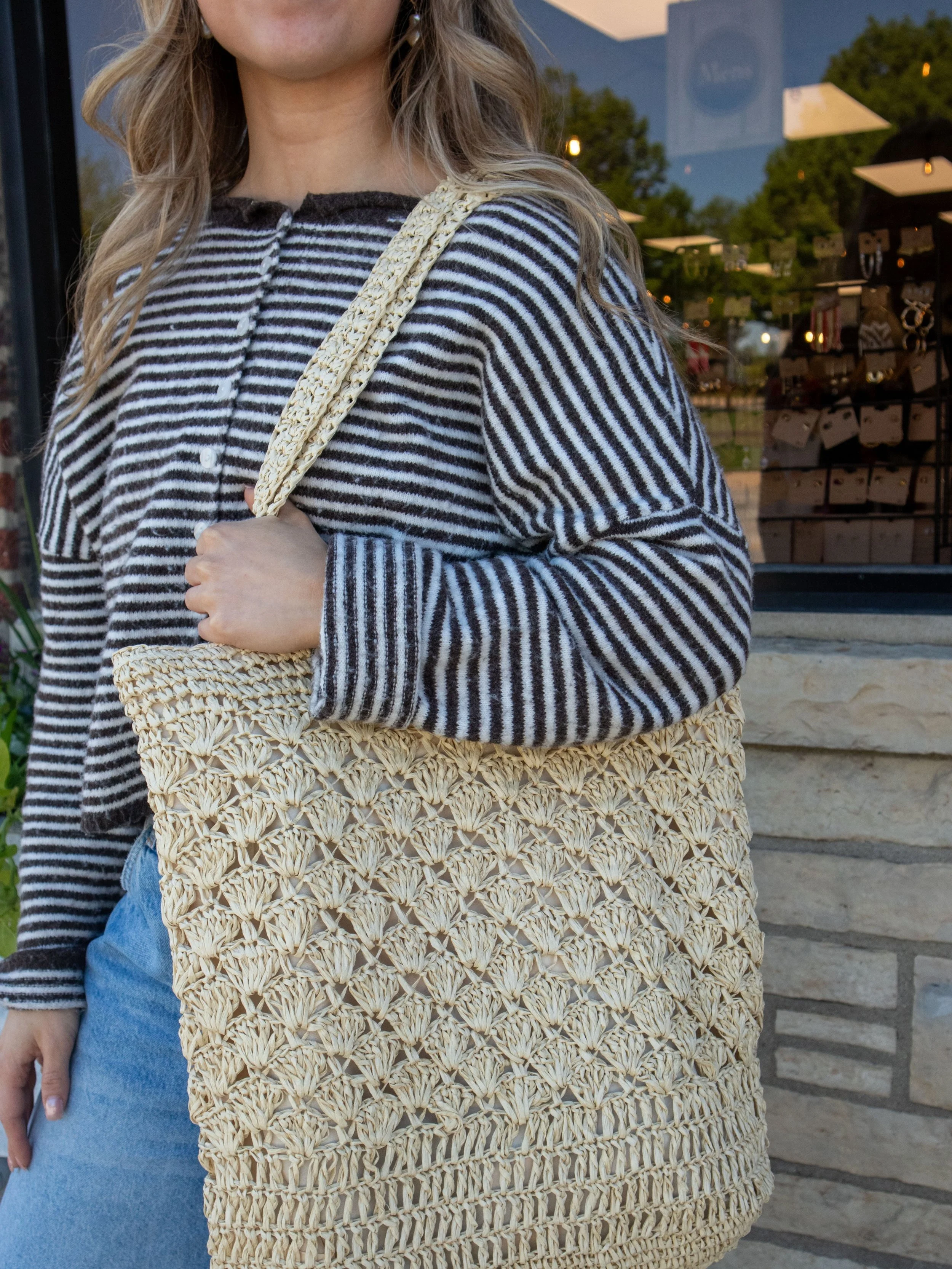 NEW bags dropping at our SALE this weekend! Add a bag charm or use one of our hair scarves to spice it up🙌

Friday AND Saturday these will be 20% OFF!!✨