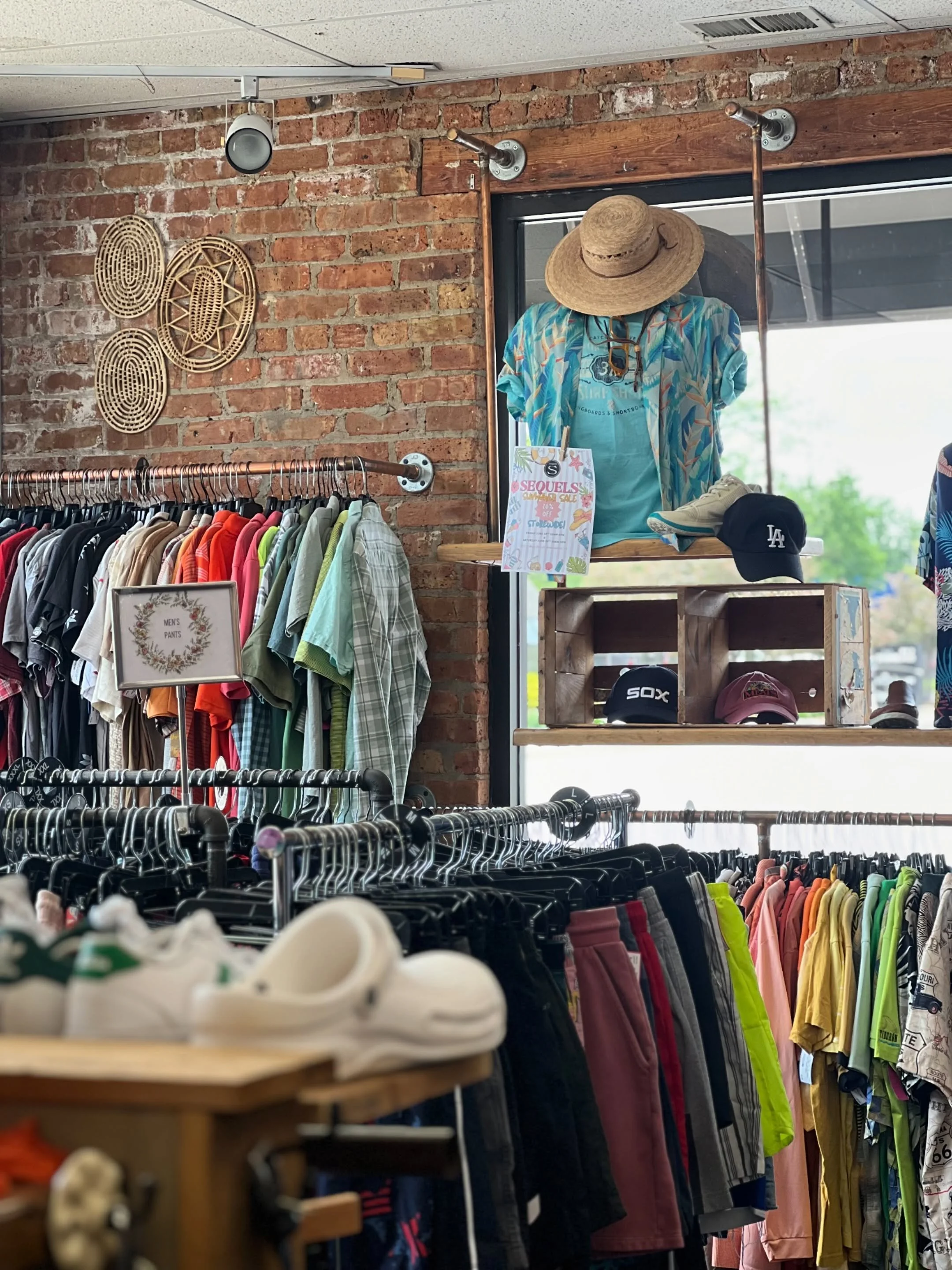 Don&rsquo;t sleep on the men&rsquo;s section👀
It may be small, but there&rsquo;s always something good in the racks!

Come check it out or bring in your own items (up to 15 a day)!✨