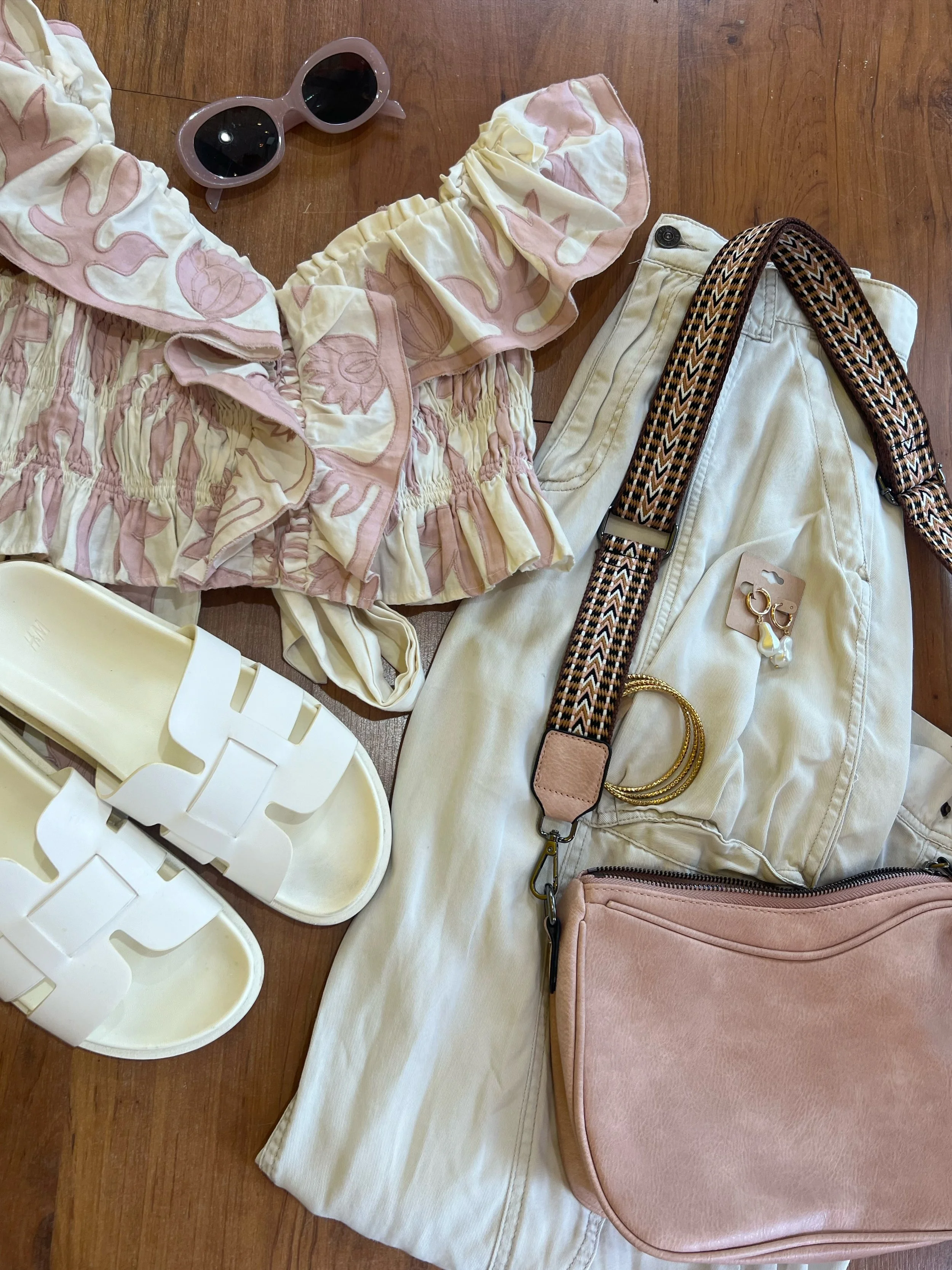 Summer style made easy☀️

Find your next favorite outfit here at Sequels!

Outfit Details🙌
&bull;Top-$24.99
&bull;Pants (size 4)-$14.99
&bull;Shoes (size 9)-$13.49
&bull;Earrings- $12
&bull;Bracelet Set-$12
&bull;Purse- $25
&bull;Sunglasses-$15