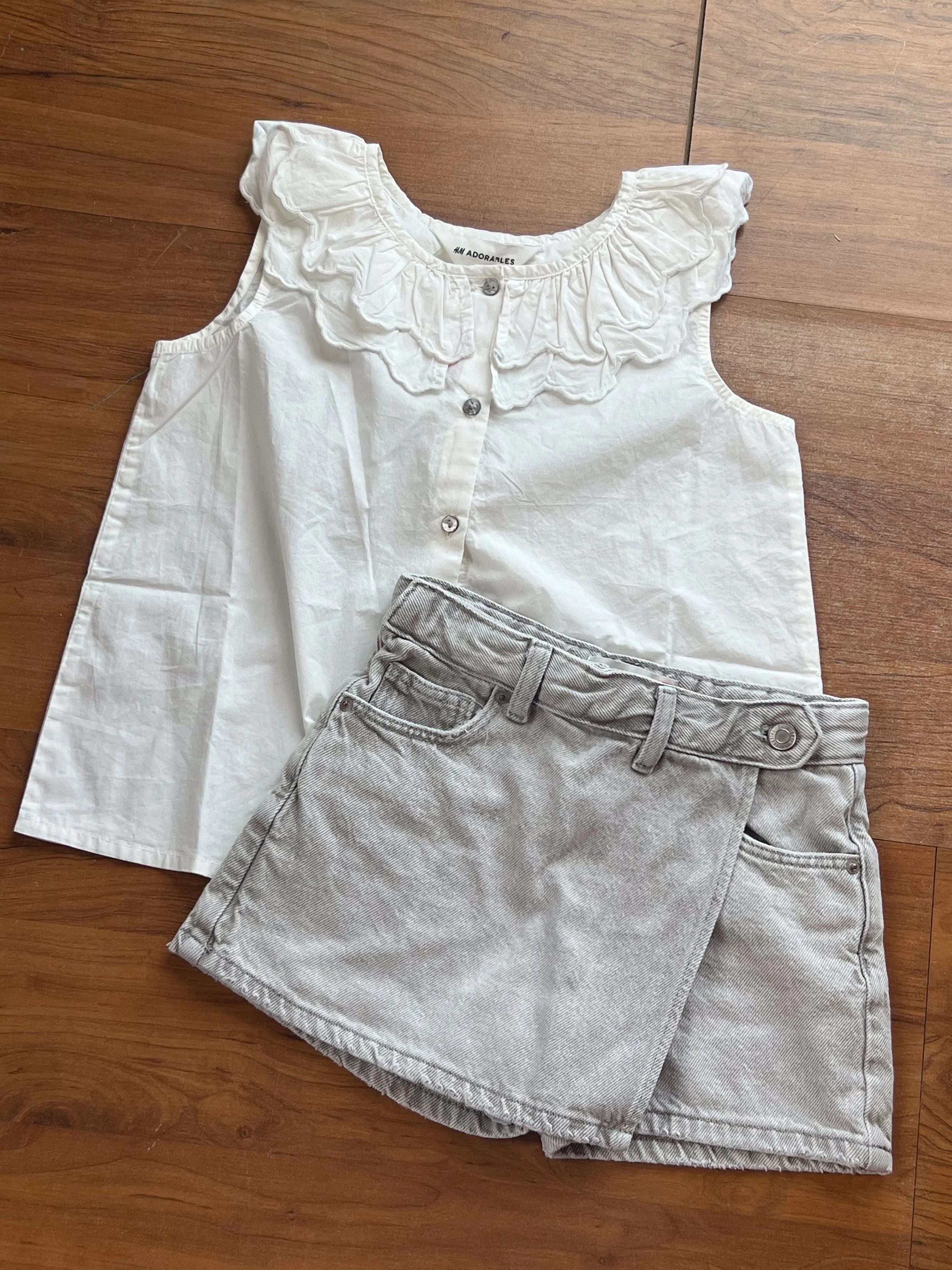 Happy Friday!🙌

Just a reminder that we&rsquo;ve got plenty of cute finds for the little ones too!  From everyday outfits to dressier styles for boys and girls, there are always great kids&rsquo; pieces!

Outfit details:
1- top (girls size 10)-$9.99