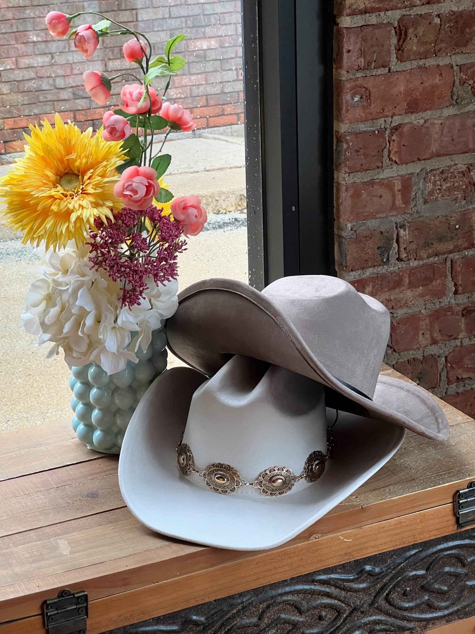These hats will be hitting the floor for our SALE this weekend for 20% OFF!🙌

Make sure to stop in Friday or Saturday! You won&rsquo;t want to miss it!✨