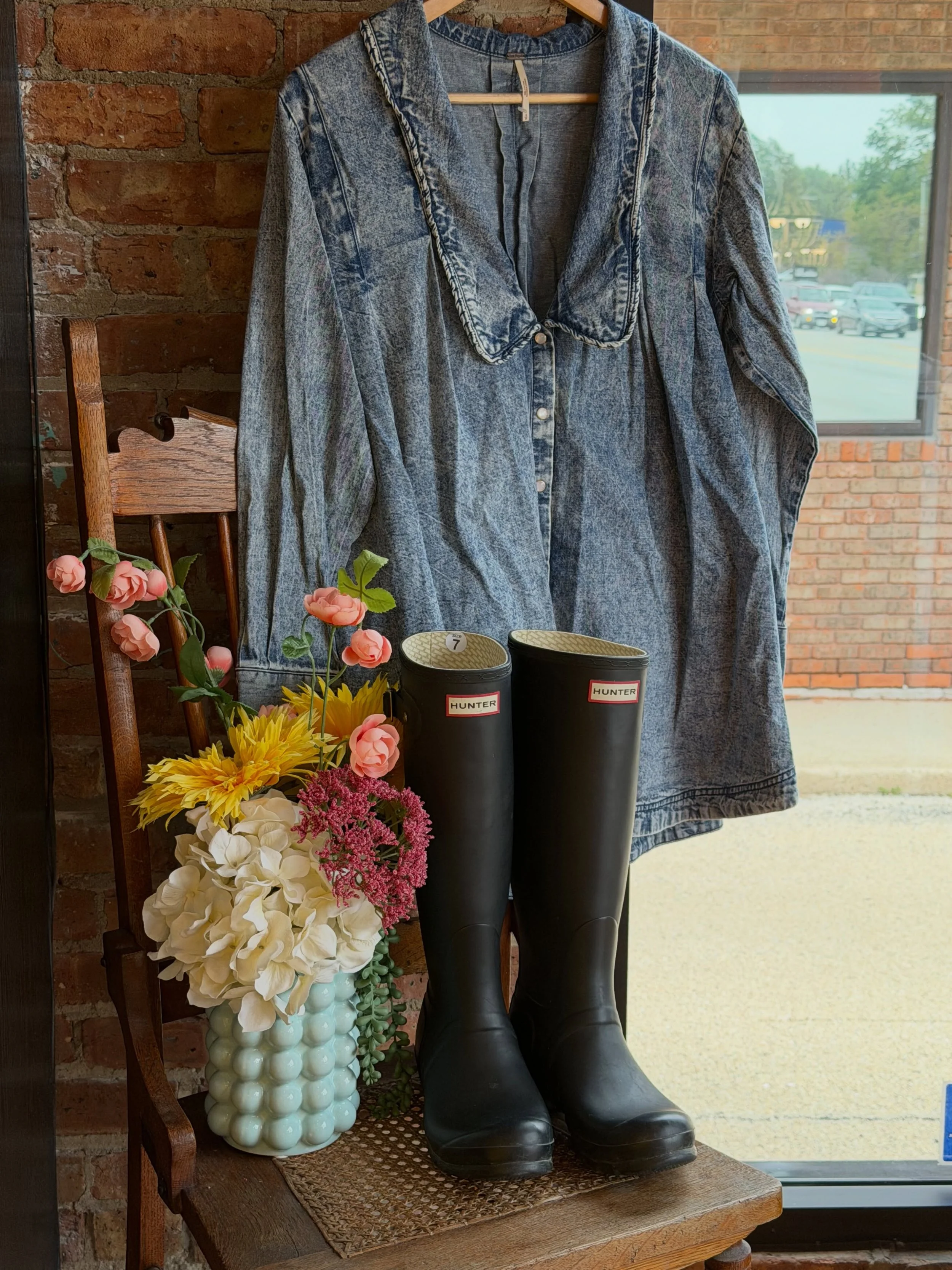With all this rain on the forecast&hellip; 🌧️ 

Stop by Sequels for rain-ready finds, including Hunter boots and layers perfect for those cooler, rainy fall days. 🤎

Outfit Details:
&bull;Dress (size small)- $39.99
&bull;Boots (size 6/7)- $50.00