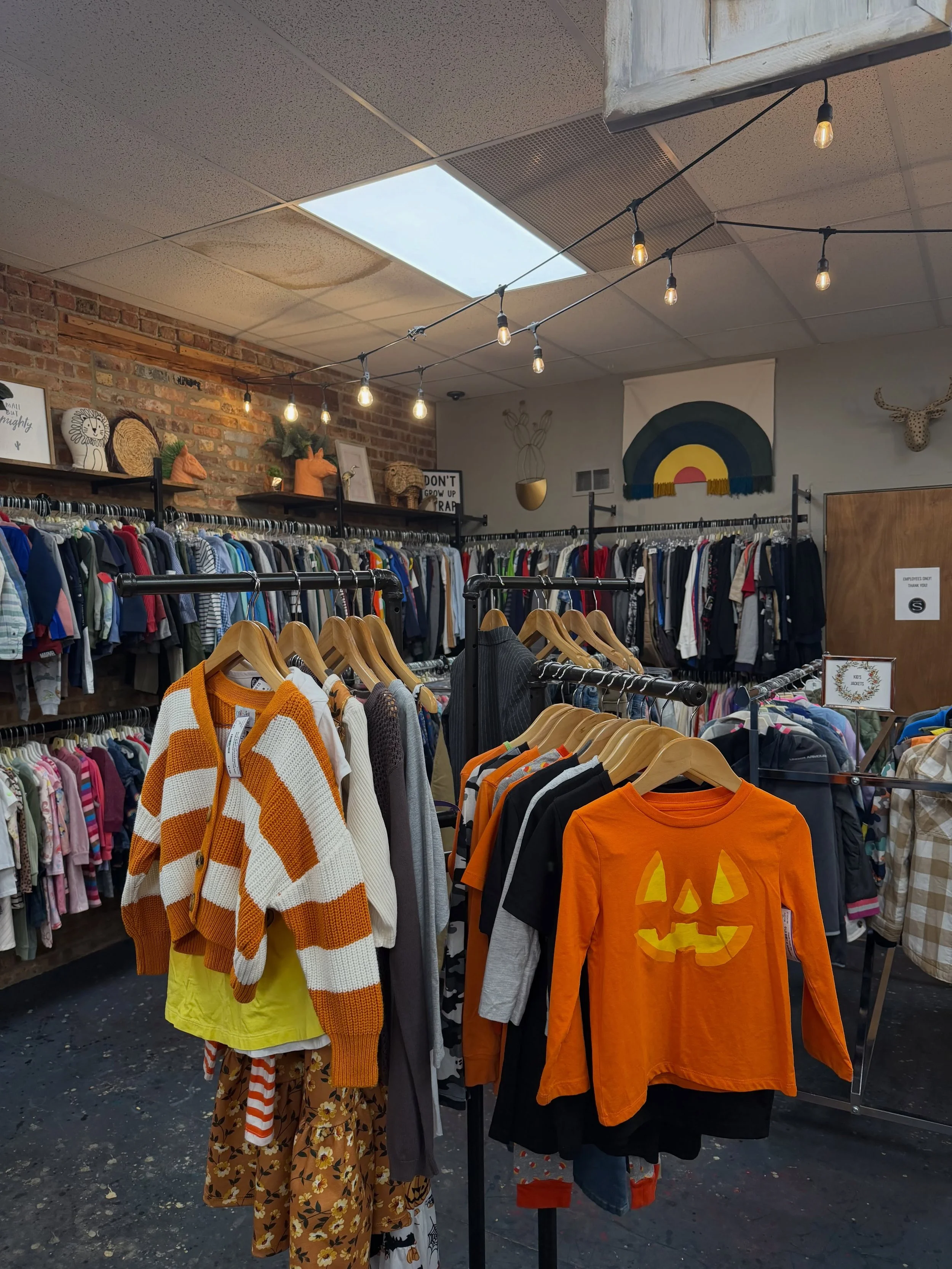 Happy Monday!🙌

We have plenty of Halloween finds for the kiddos! Stop in and see what&rsquo;s here! 🧡

We&rsquo;re open from 10-6!