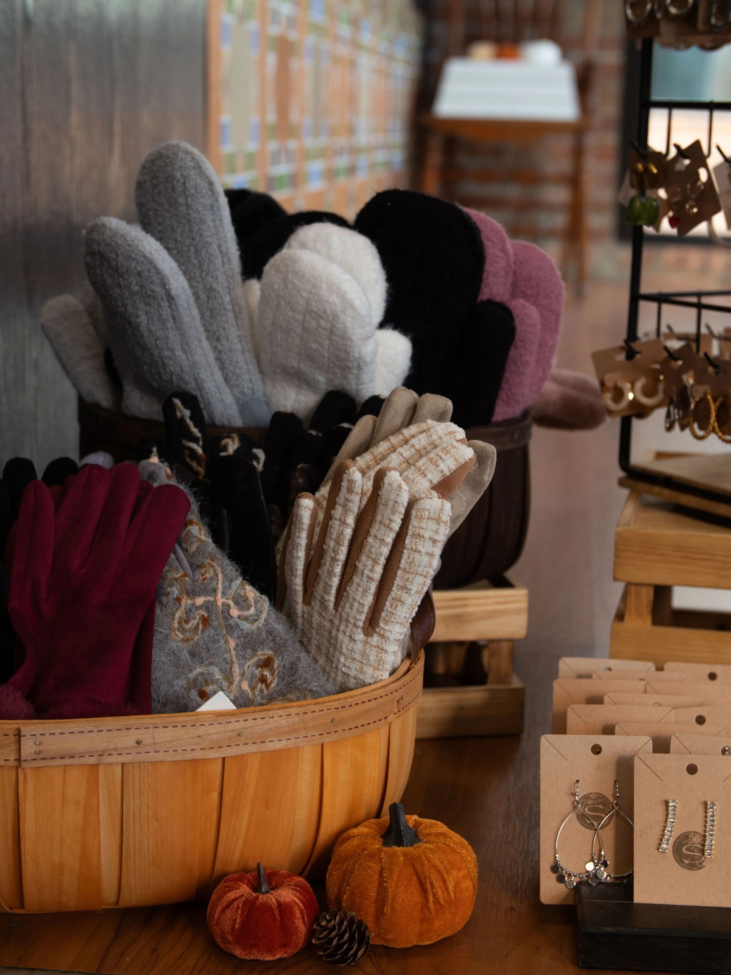 Happy Saturday! 🍂

We&rsquo;re officially feeling that cooler weather! Make sure you&rsquo;re stocked up on all the cooler-weather accessories you&rsquo;ll need for the season!

We&rsquo;re open from 10-5 today!✨