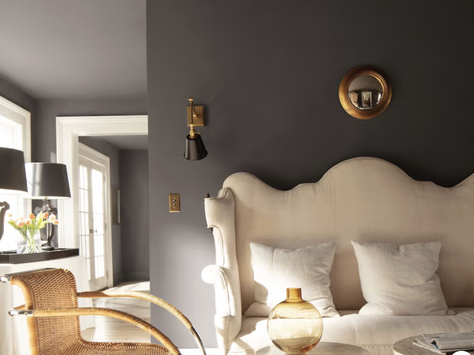 The rich espresso, softened by notes of charcoal,