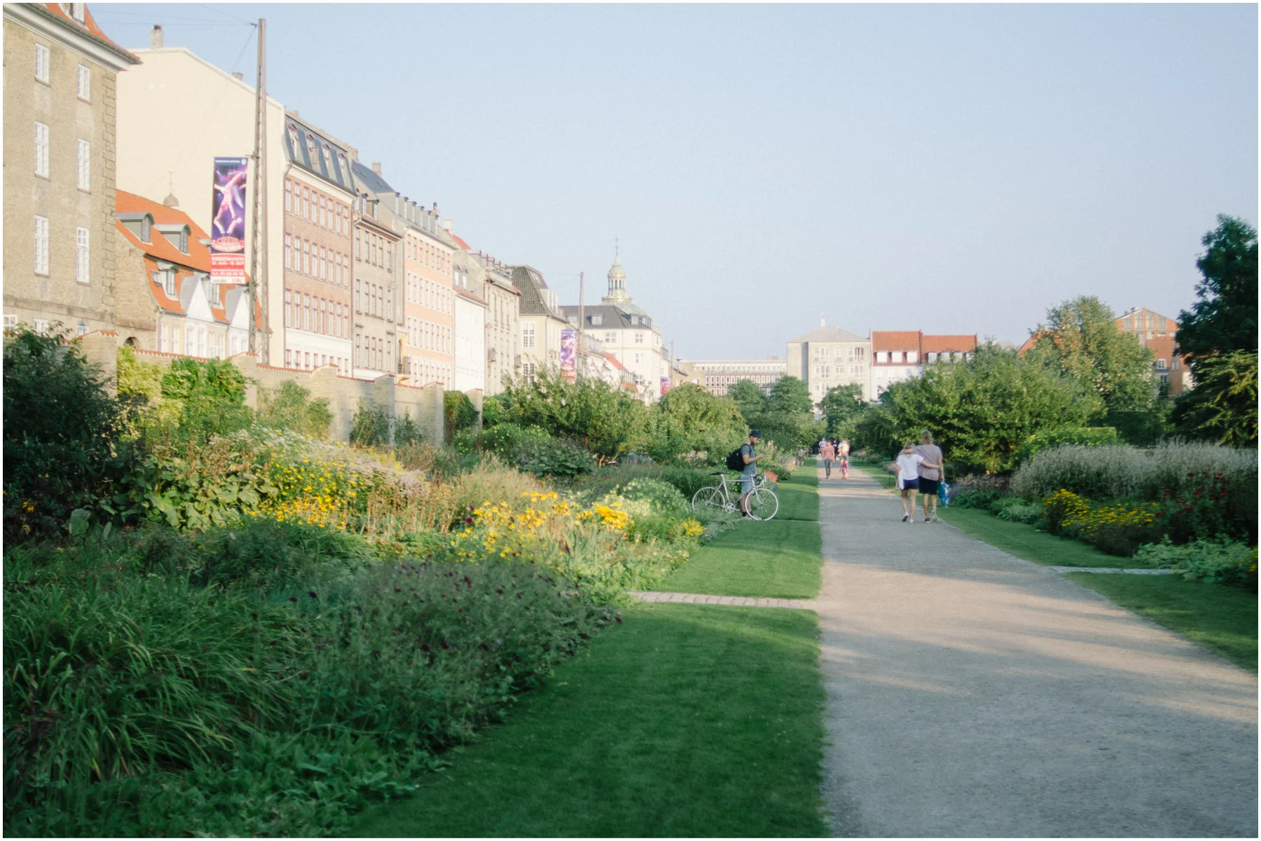 Rosenborg-Castle-and-The-Kings-Gardens_1.jpg