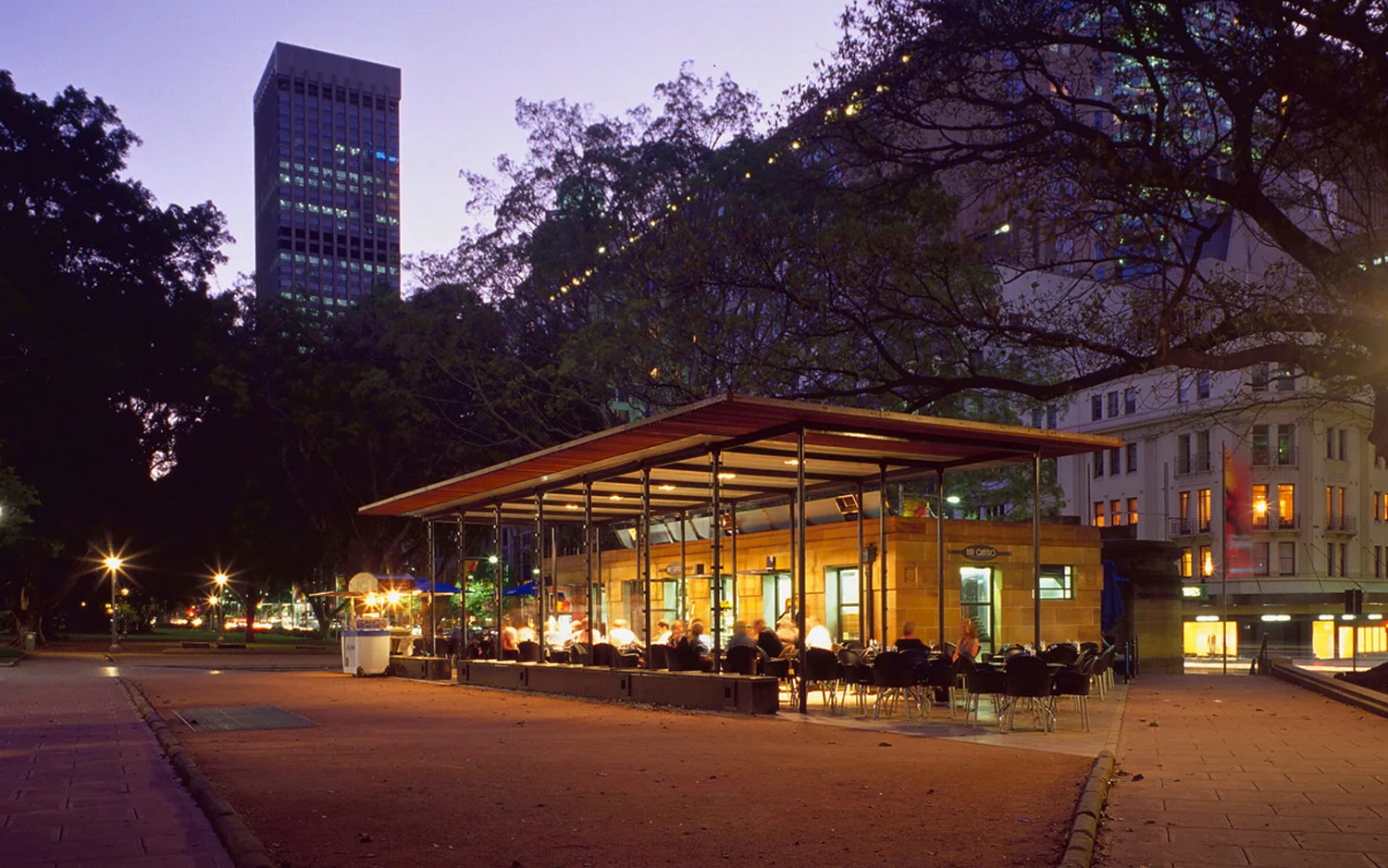 lahznimmo_St-James_P01.jpg