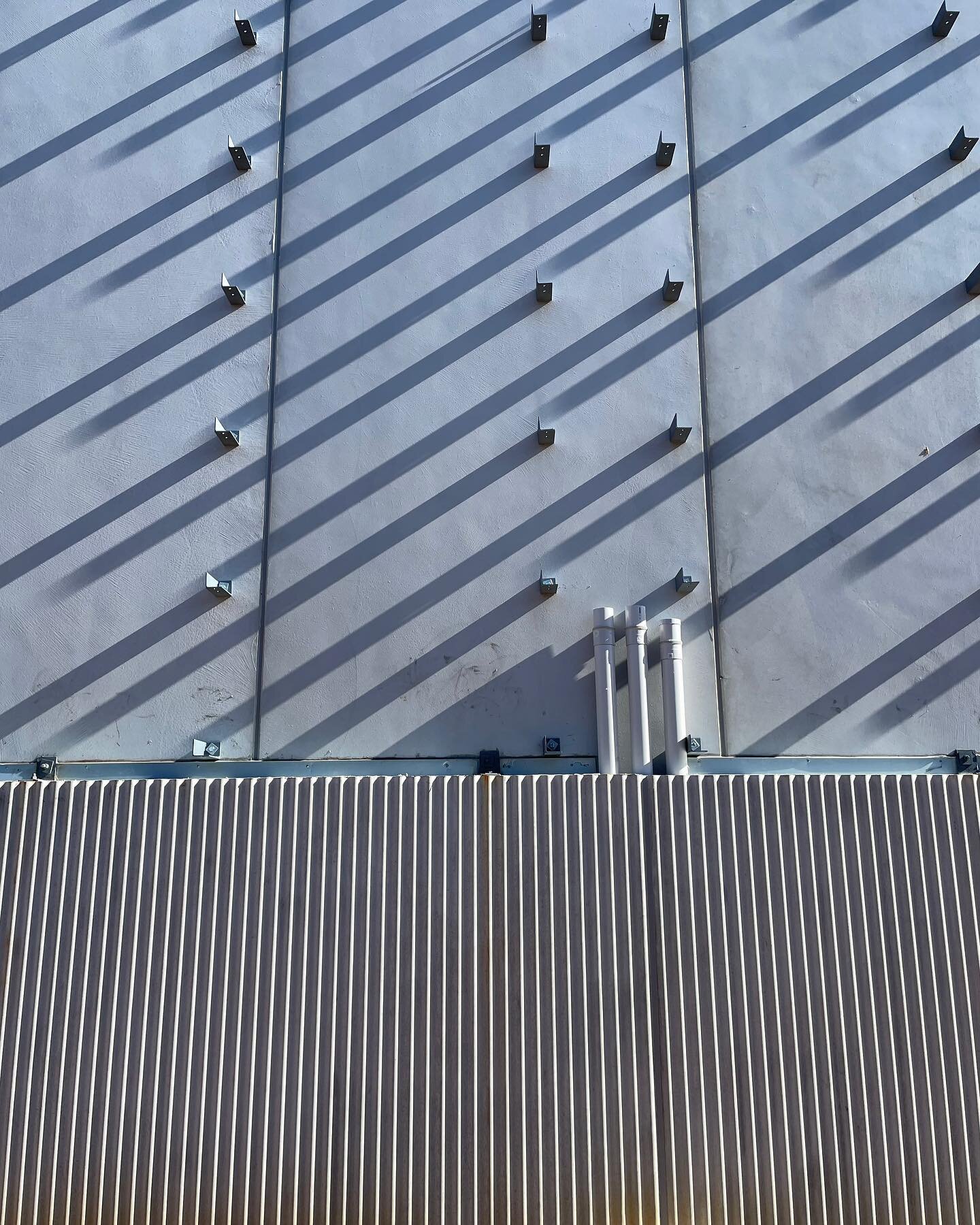 Light and shadow on site today at Powerhouse Castle Hill wonderful work by @tayloraustralia  for @powerhousemuseum #museumdiscoverycentre #powerhousecastlehill #precast #precastconcrete @powerhousediscoverycentre