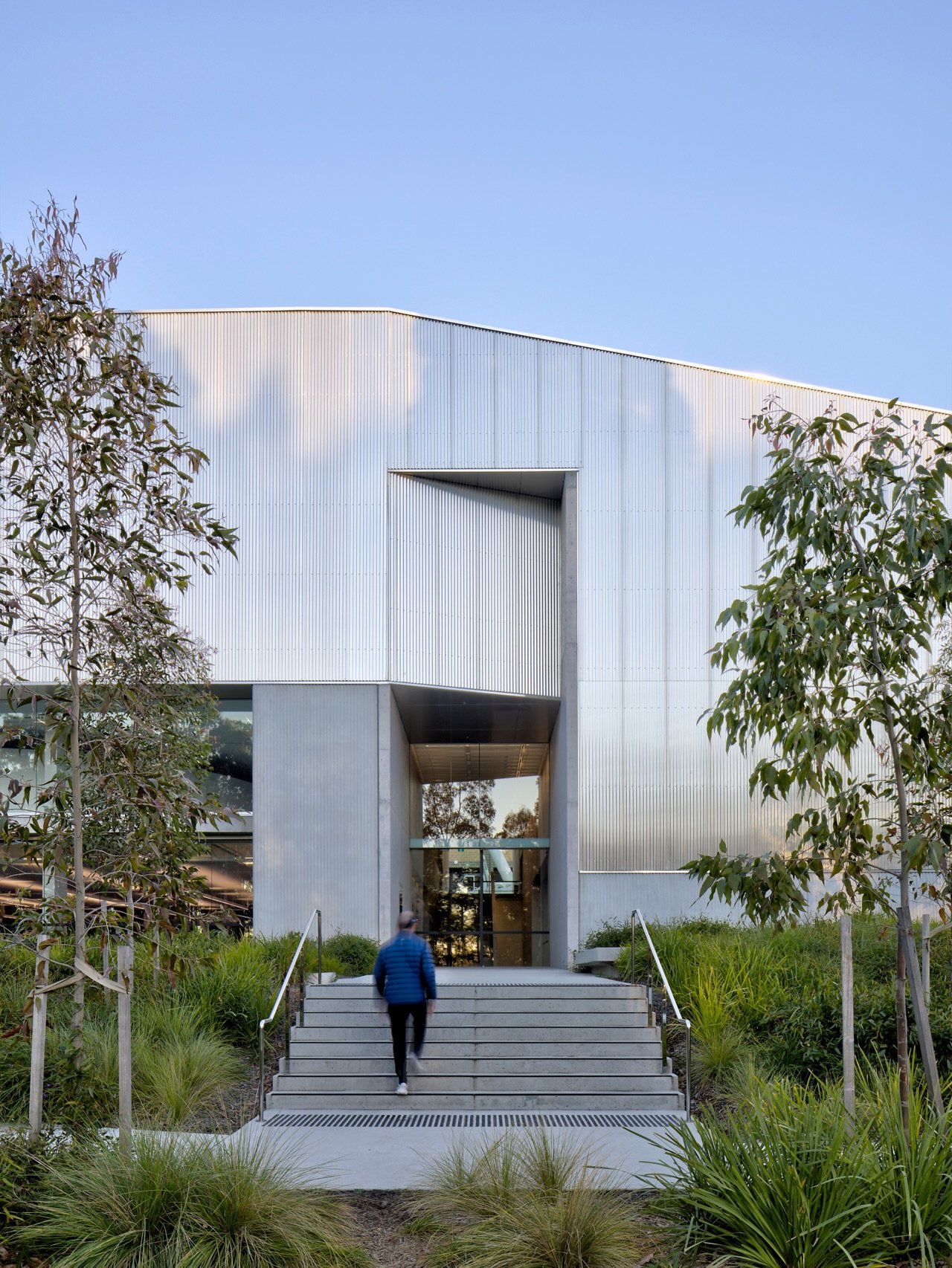 thresholds.

A well-considered threshold builds anticipation and shifts perception.

Here are a few of our favourite arrival experiences.

Slide 1: Powerhouse Castle Hill
Photography: @brettboardmanphotography

Slide 2: Gosford Regional Library
Photo