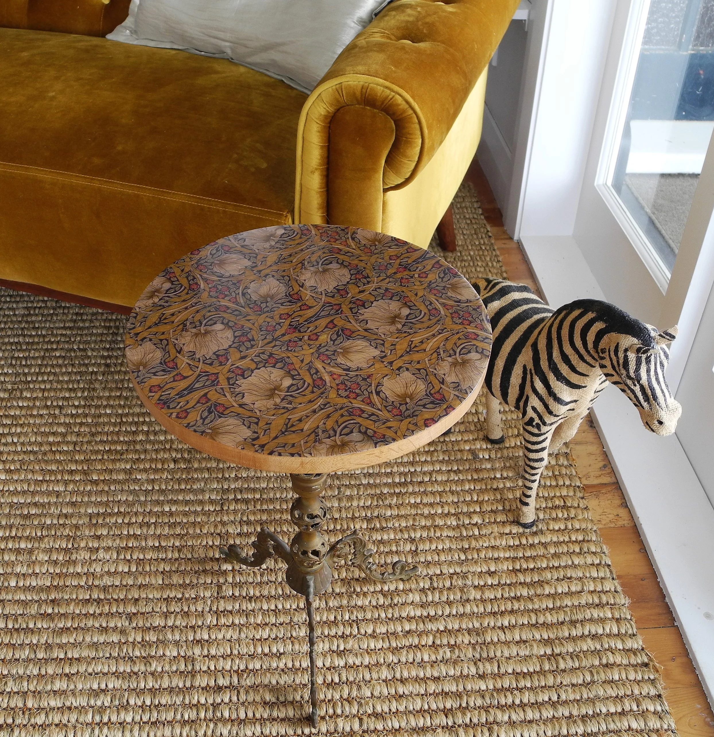 Pimpernel wine Table