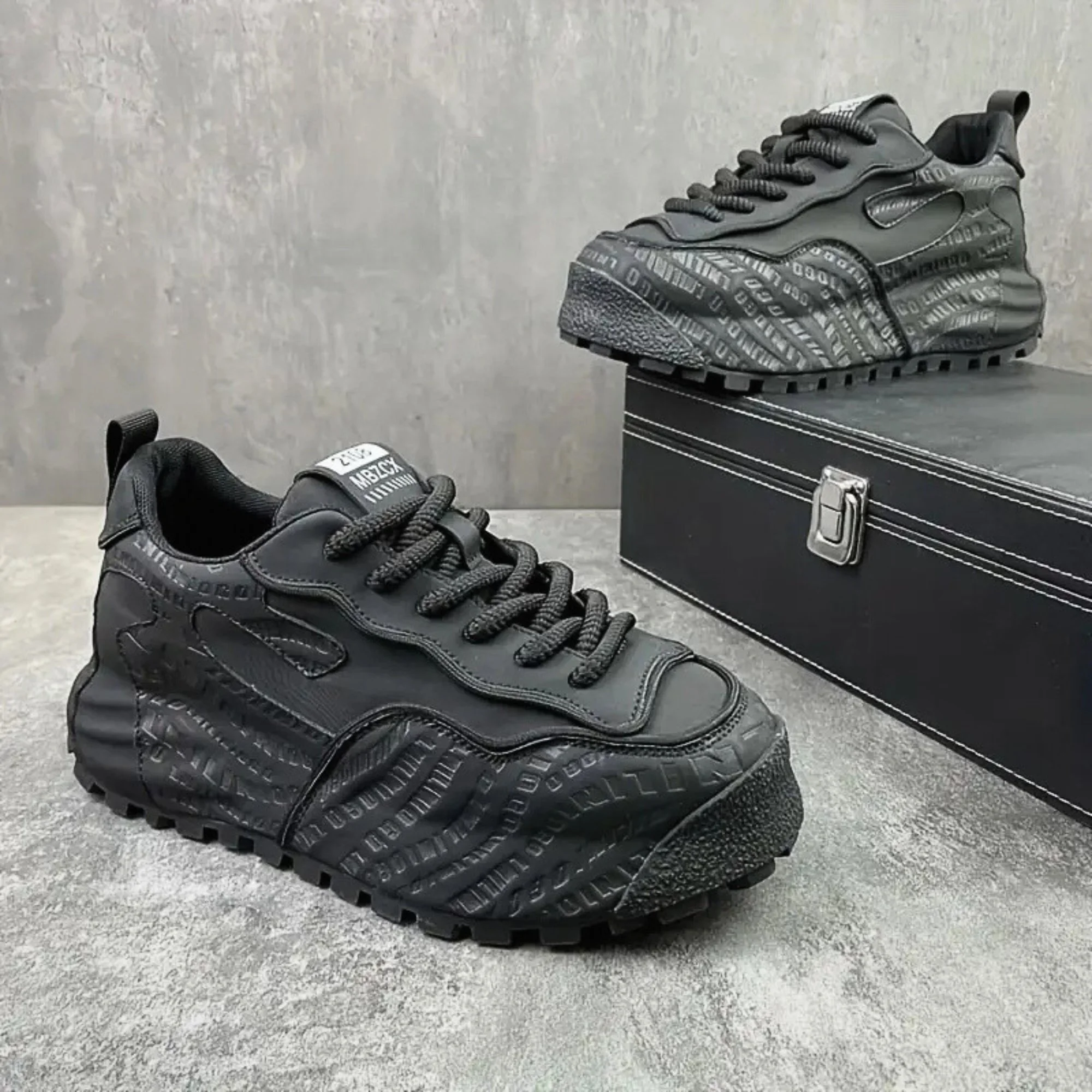 Sneaker MB 3.jpg