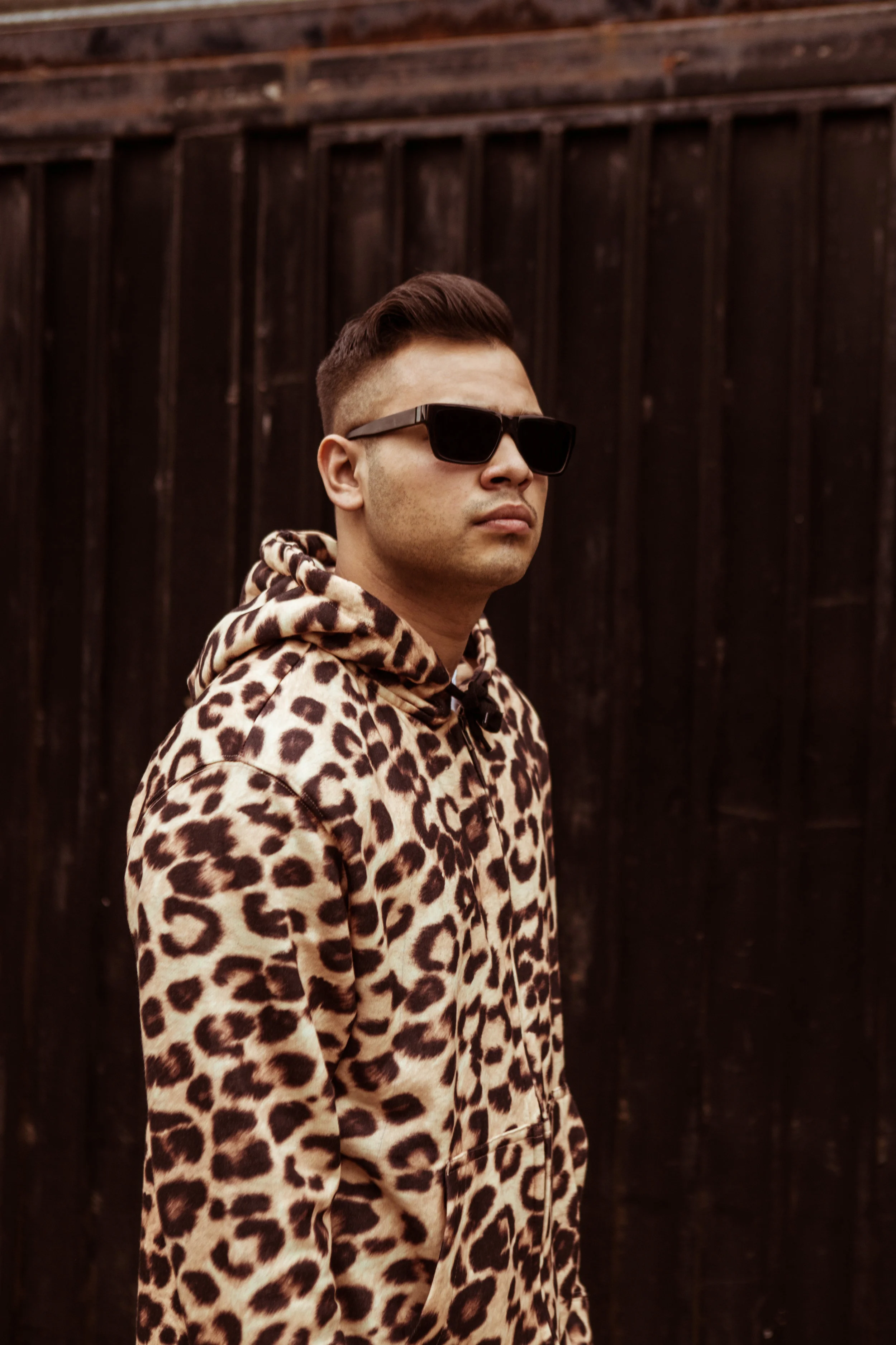 Londoner Singer Amir unveiled a unique Sonority in track "No One Else"