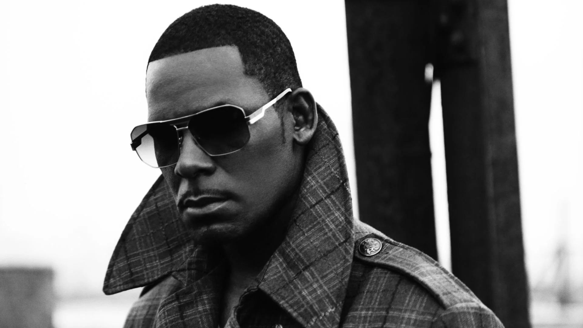 R-Kelly-music-from-the-90s-40512777-1920-1080.jpg