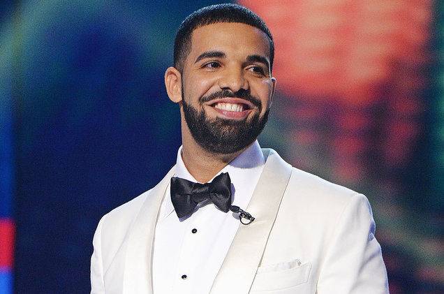 drake-smile-nba-awards-2017-a-billboard-1548.jpg