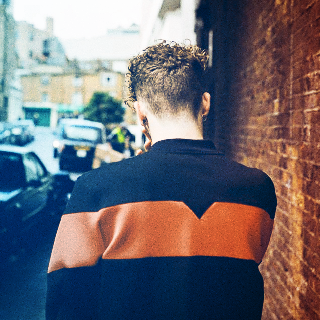 European singer/songwriter Mullally paints a clear picture on his new song “Vows”...