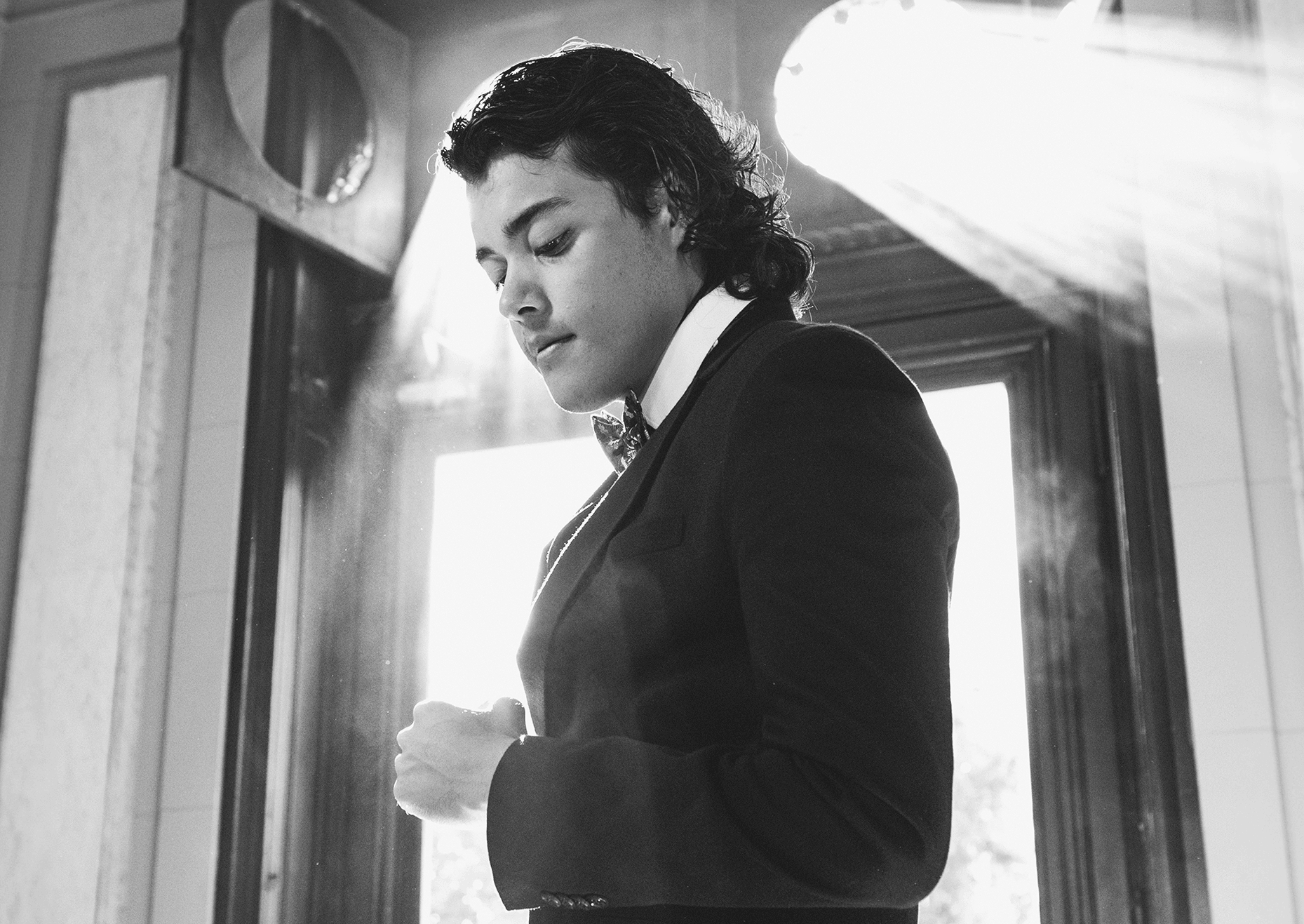 Romàn Santos Unveils Haunting Single "Wants To Find Someone"