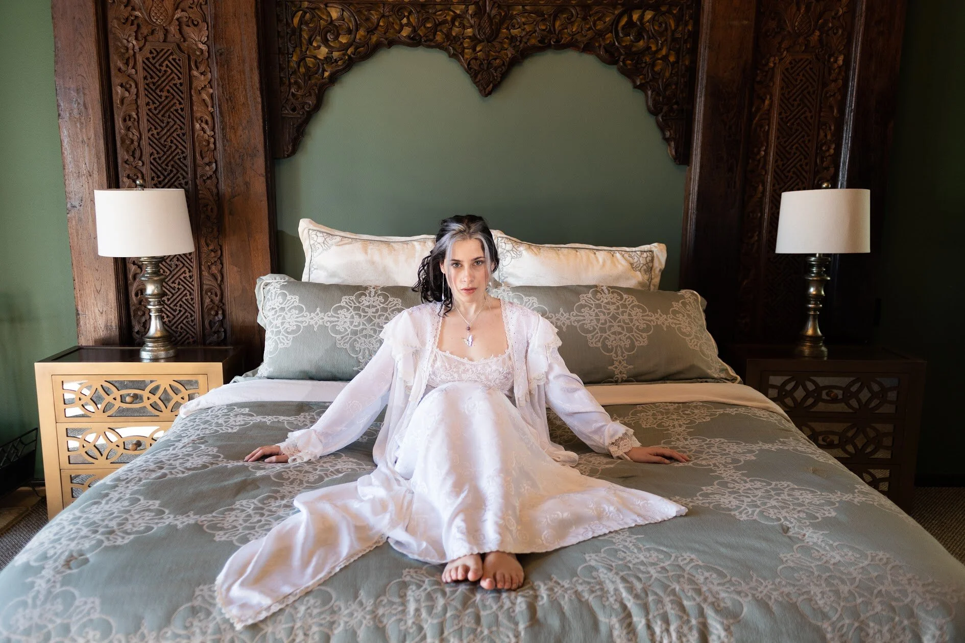 Stream New-Jersey Artist EM’s Single “Blue Light” 