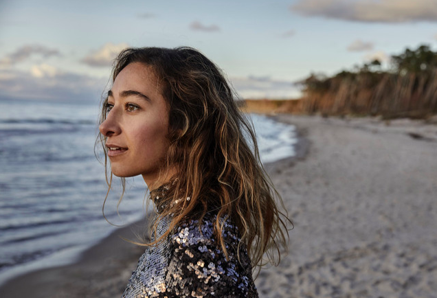 Dive Into Composer Meredi’s Relaxing Notes, Through Her Piano Piece “Annual Rings”
