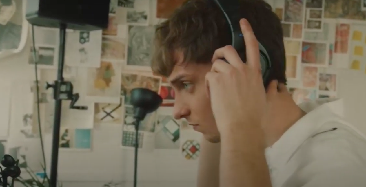 Dive Into The Lovely Summer-Feel Single "In The Window Frame" Offered By Nicklas Sahl