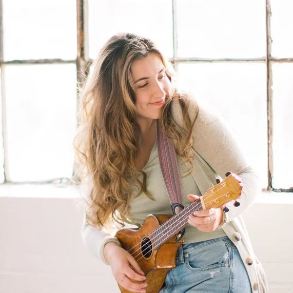  Welcoming Abby J Hall’s New Track “Neighbour” 