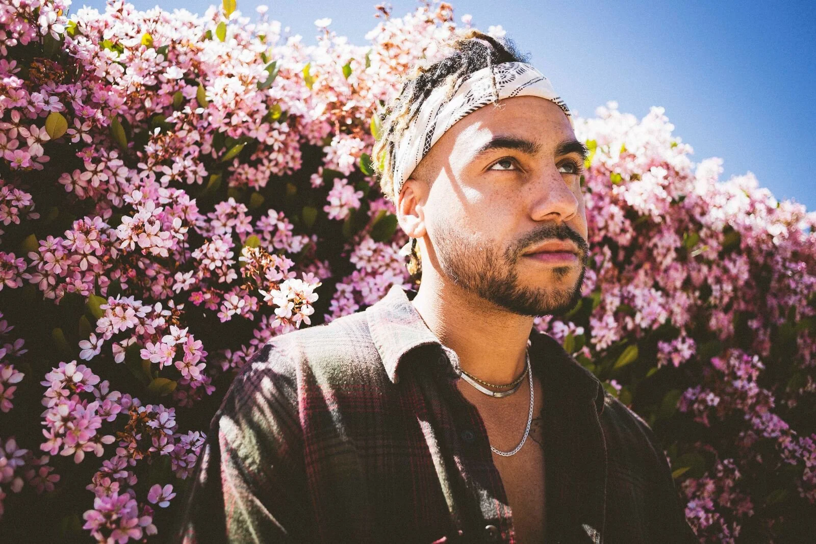 Austin Sexton’s New Single “Roses” Will Pamper Your Soul.