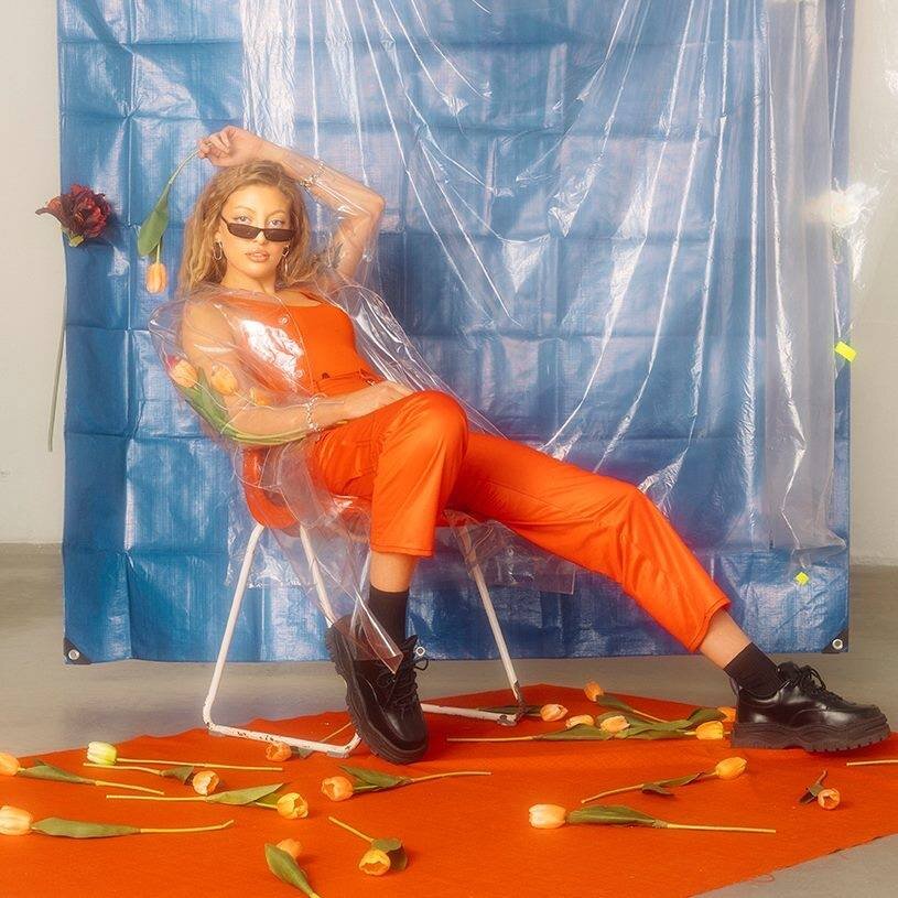 Swedish Pop Star Sofia Kalberg Keeps The Appearance Up With “Glowstick” 