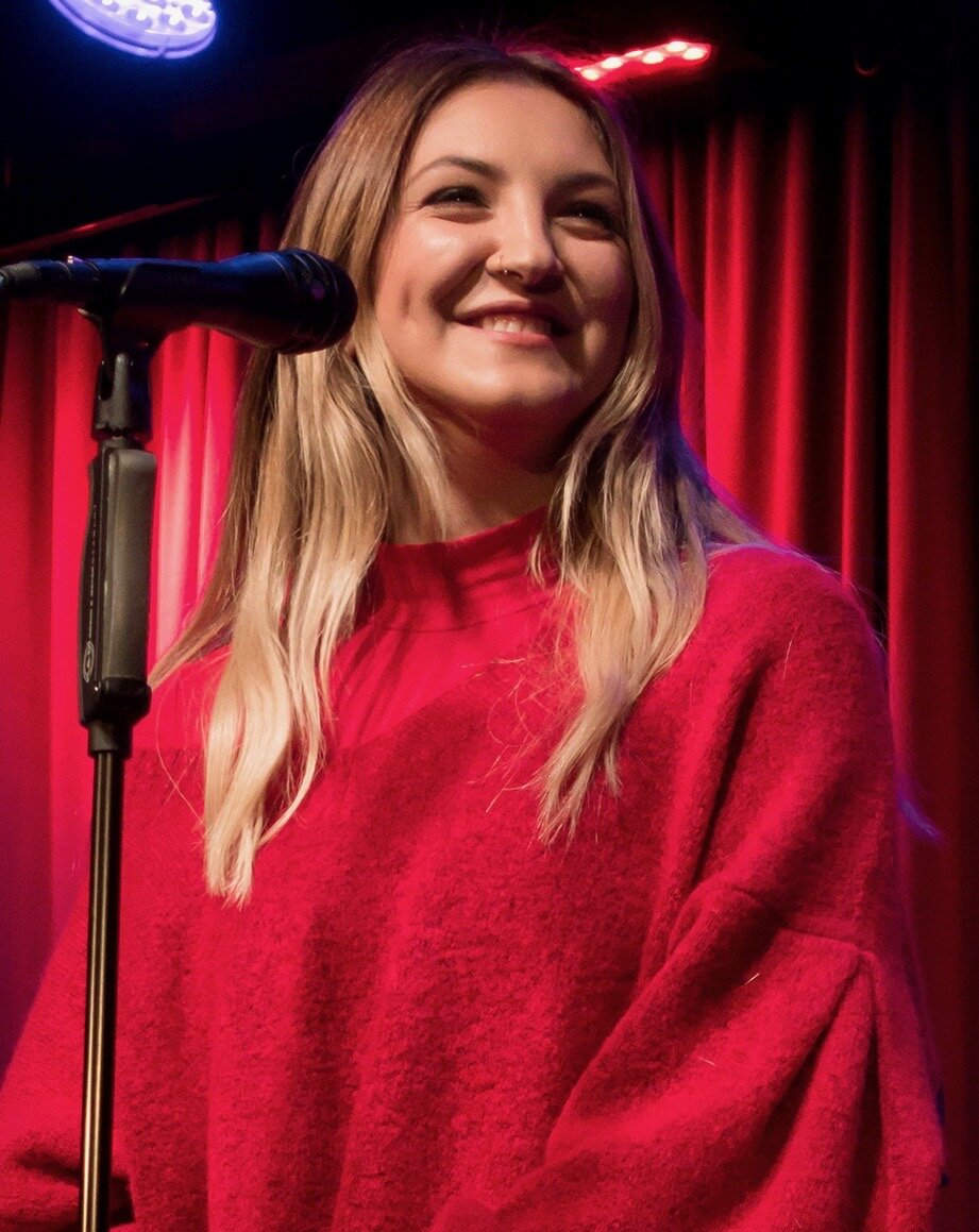 Explore Julia Michaels Colorful &amp; Retro Universe In “Lie Like This”