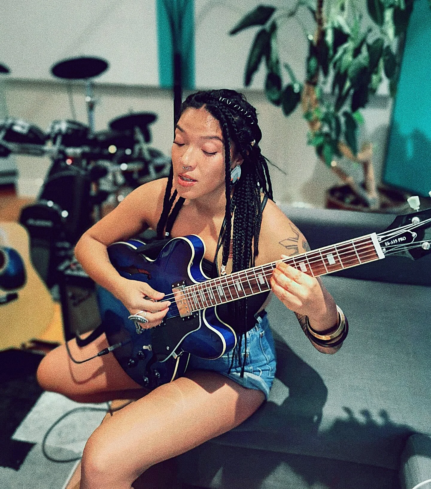 Relax And Tune Into Xhalida’s “Beautiful Life”