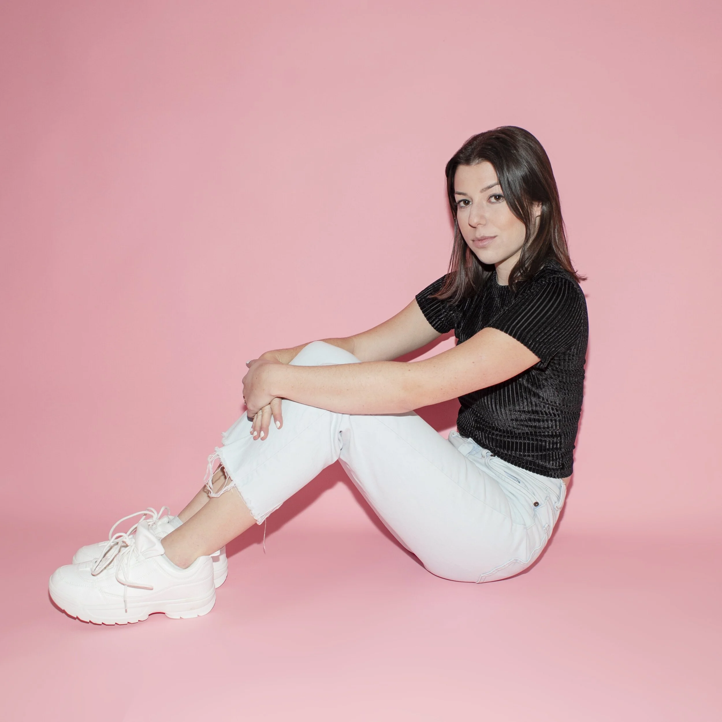 Ellie d. Discloses Her Emotional New Track “Pretend”