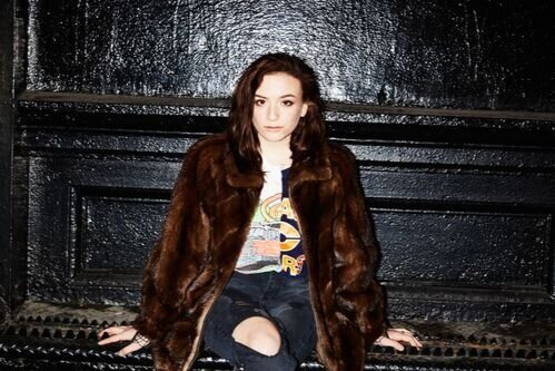 Listen to Chloe Lilac's last hit "10 Things"