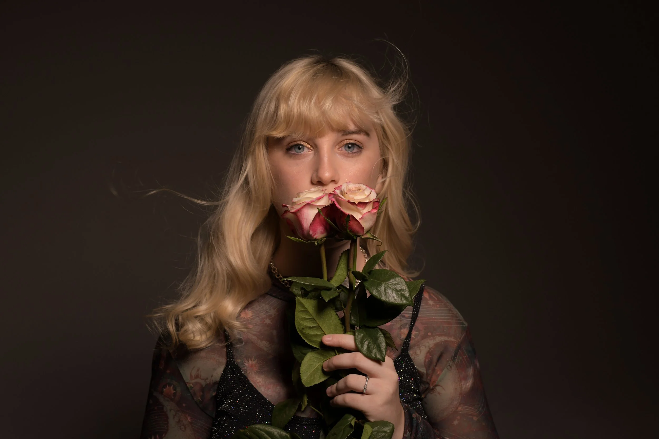 Close your eyes and let Emmrose's voice bloom the best of you "Thorns"