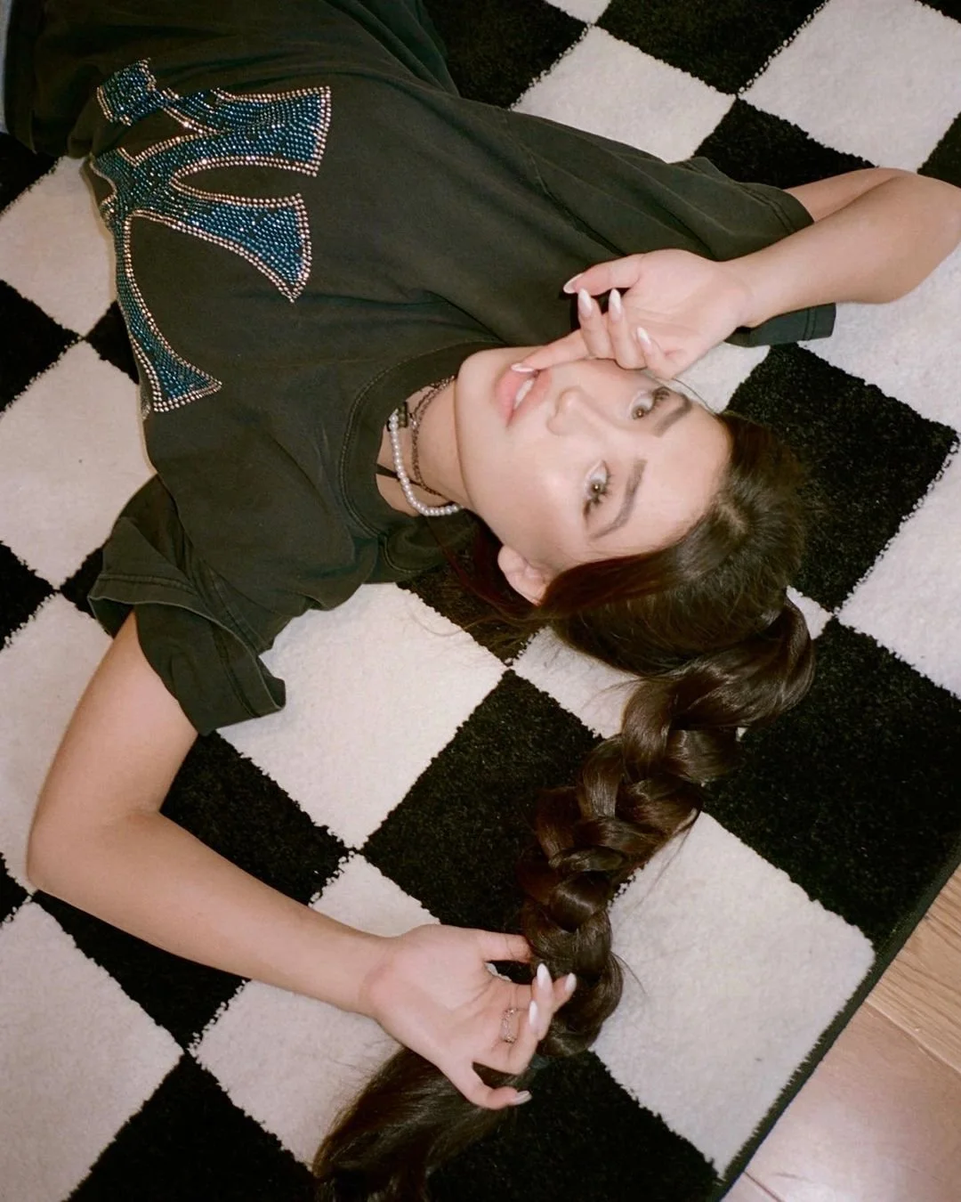 A sophisticated performance, Erika Tham's voice in the acoustic version of "Admit It".