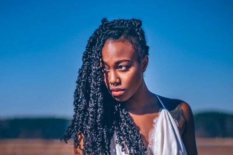 A flavorful R&amp;B atmosphere, beyond the stigma, Bri Feel "Offline"