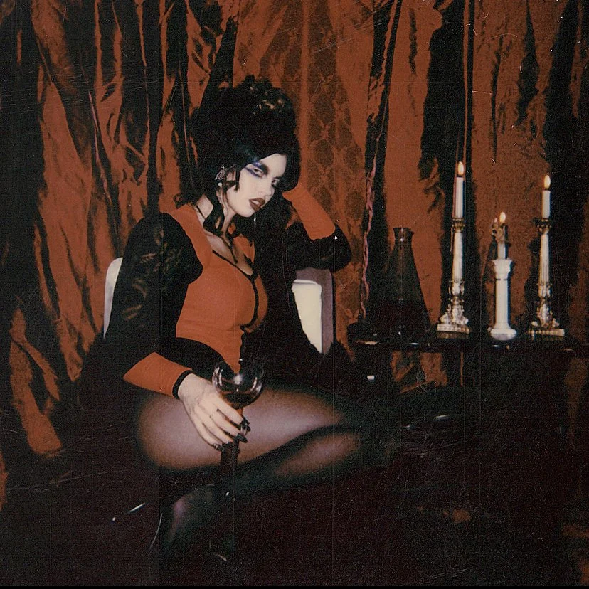 Montreal-born Singer-songwriter laye Paints Her Dark Mood In Single “I Could DIe” 