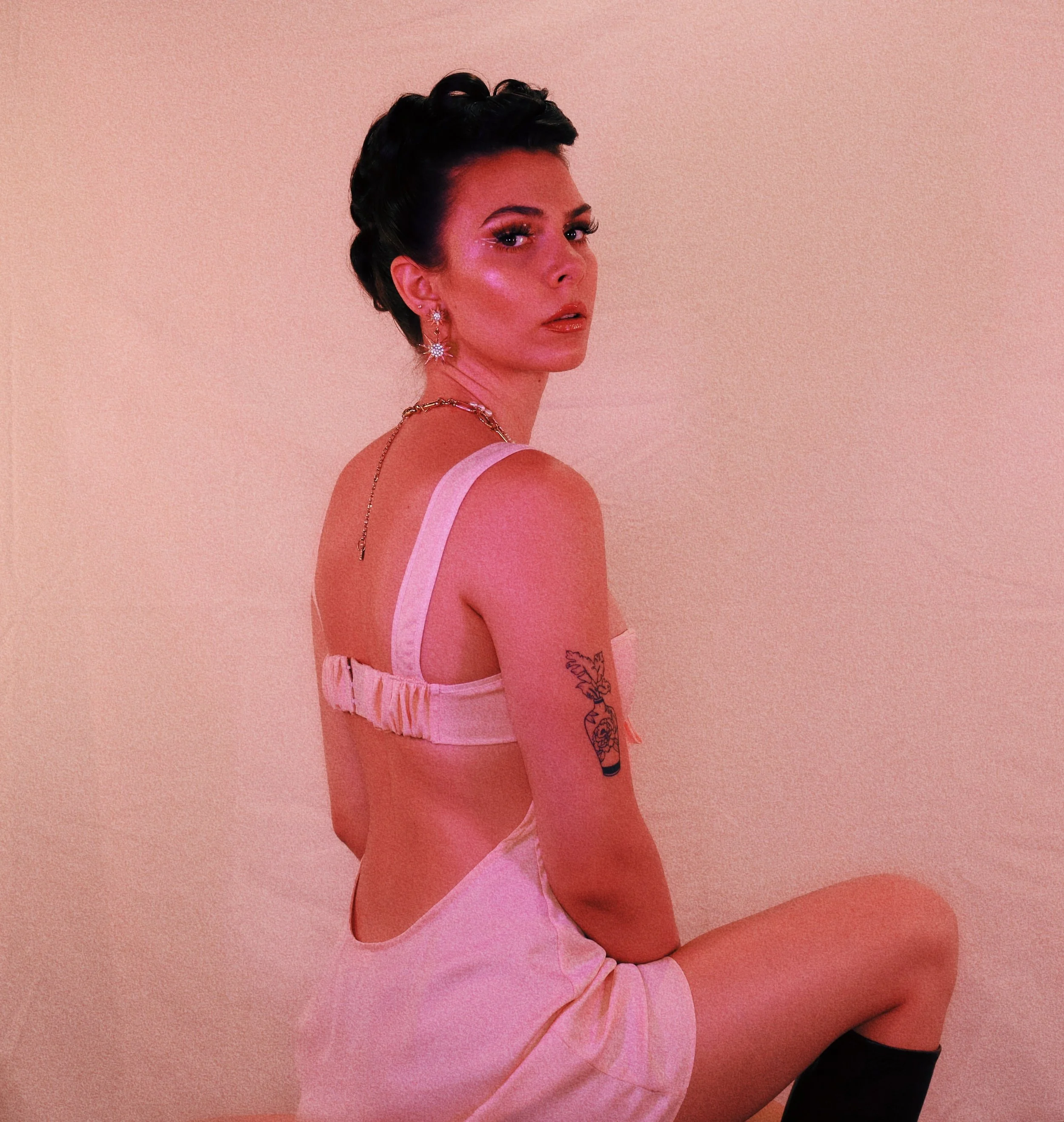 Discovering the Soulful Intimacy of Estella Dawn's “Follow”: A Poetic Love Song for the Modern Generation