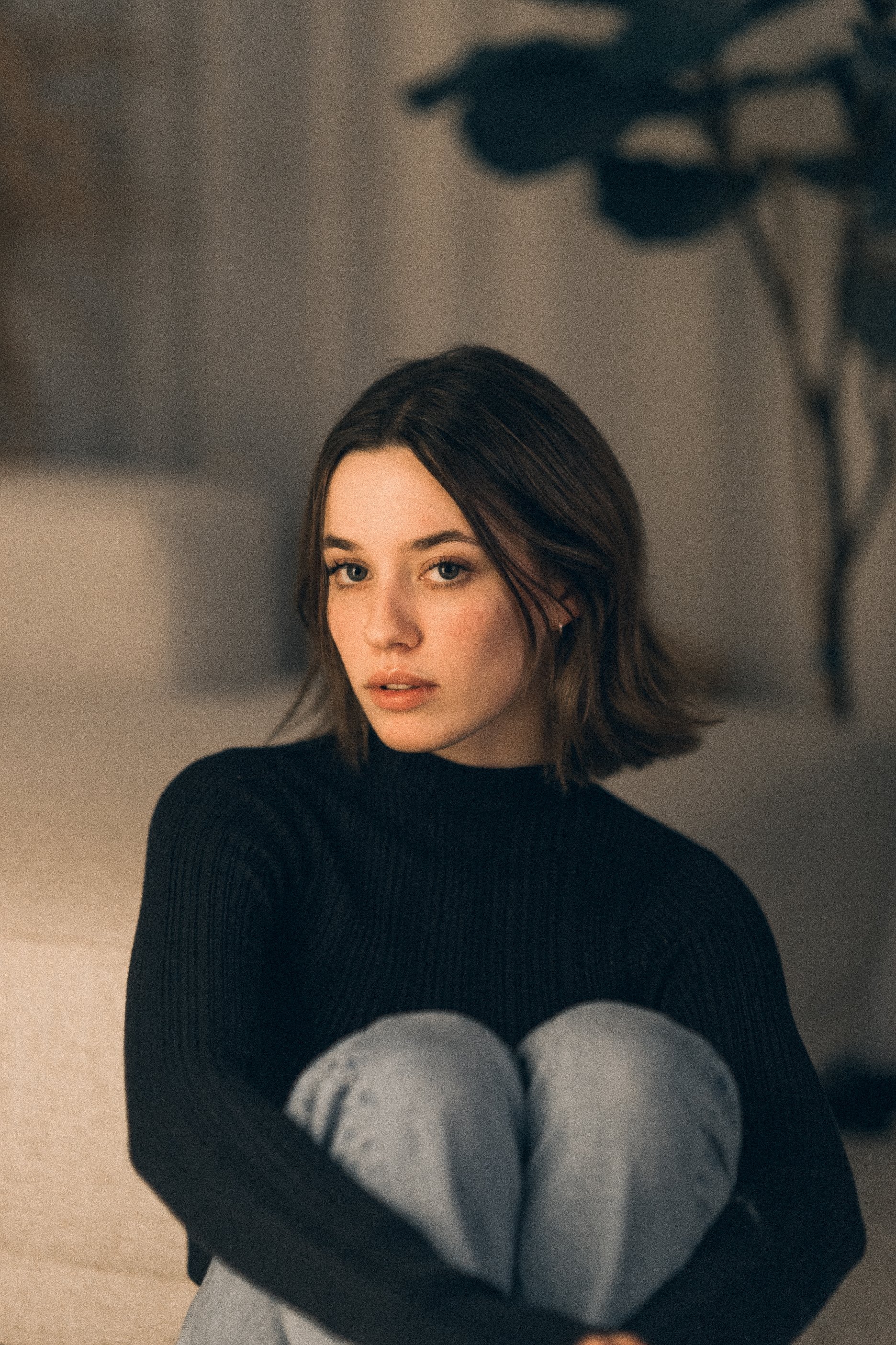"Dee Holt's “Better”: A Captivating Indie Pop Gem That Demands Your Attention