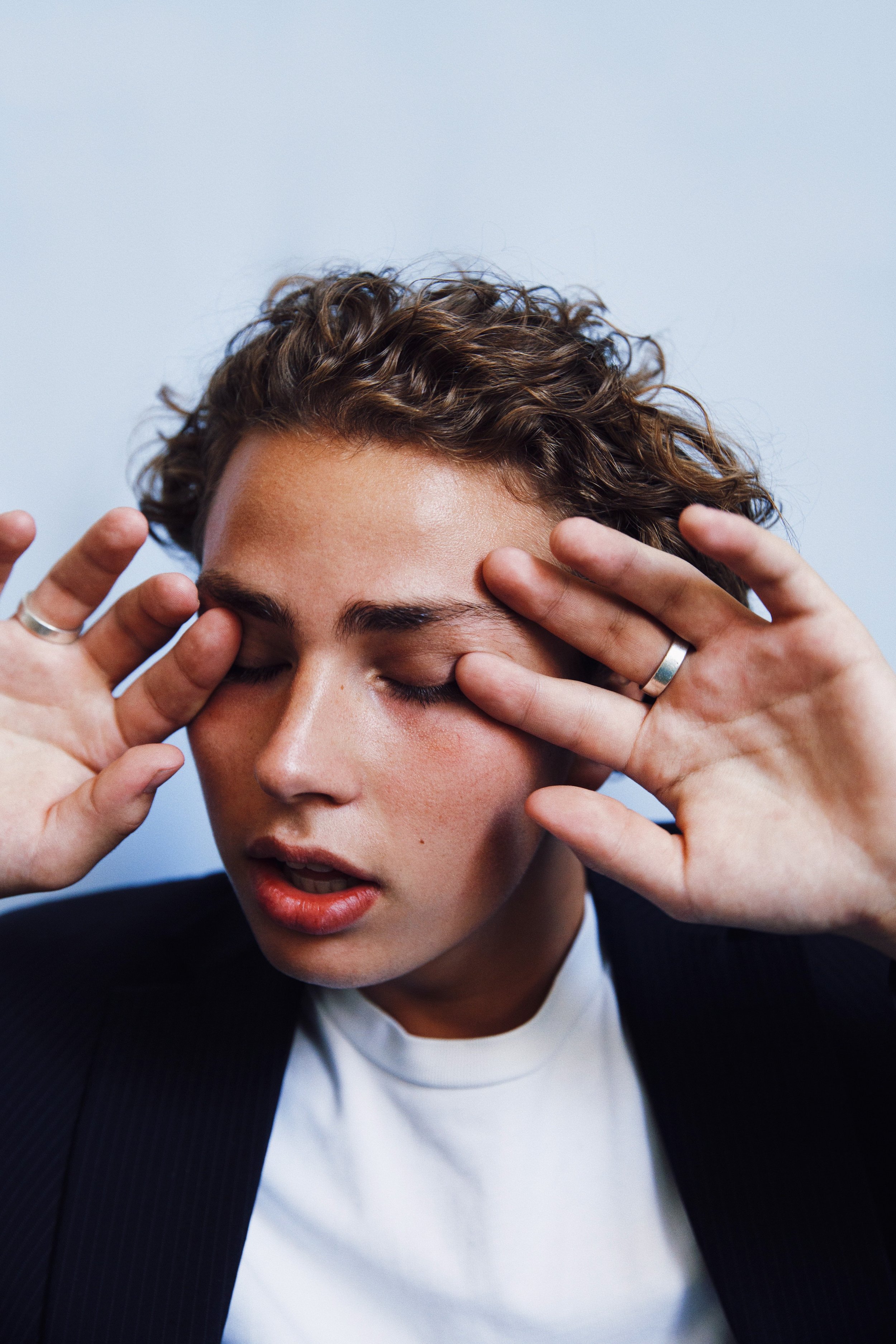 Unveiling the Transformative Sound of Noak Hellsink's “When The Shadows Go Home”