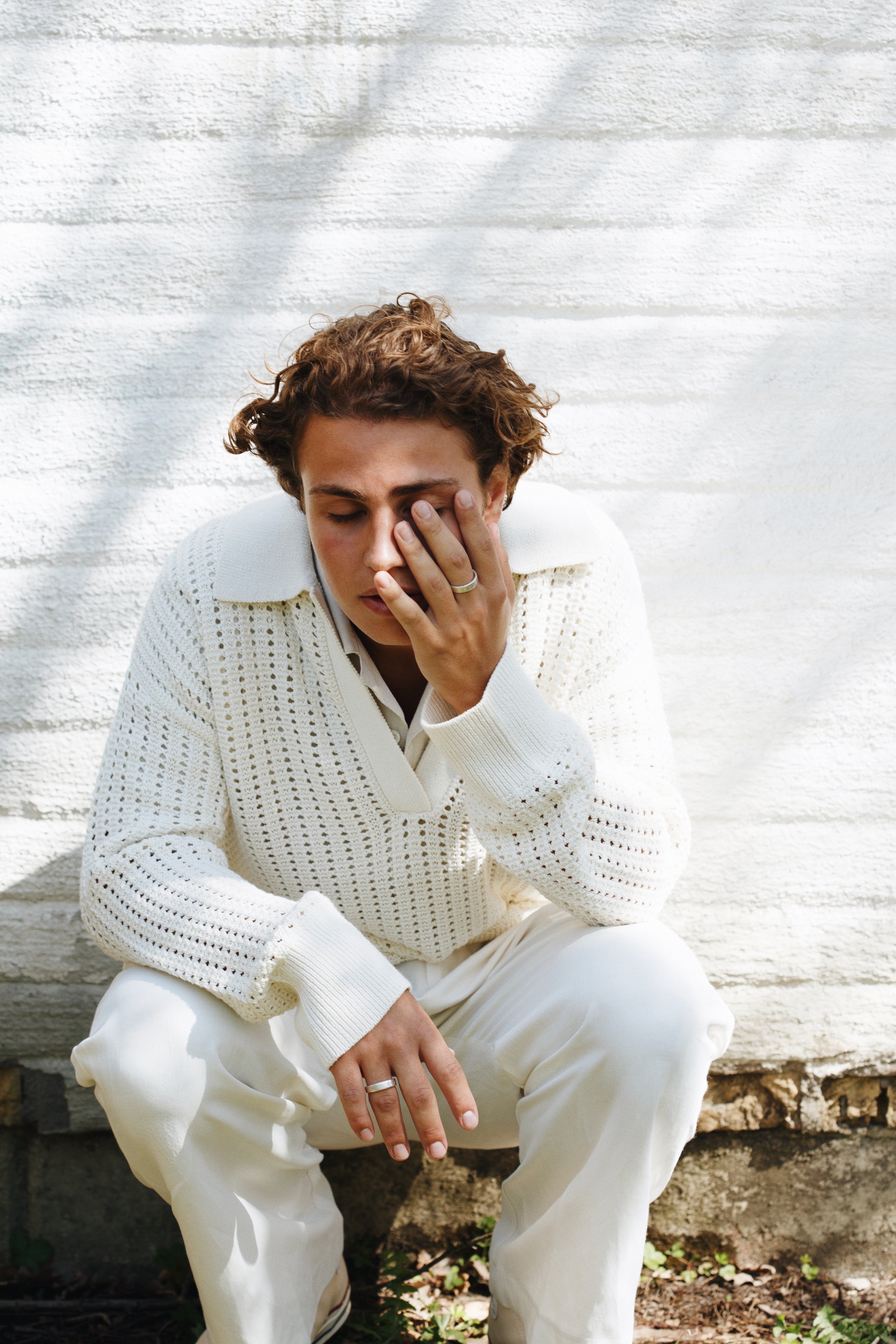 Noak Hellsing's Captivating Piano Ballad 'Enemy' Weaves a Tale of Lost Love and Artistic Versatility